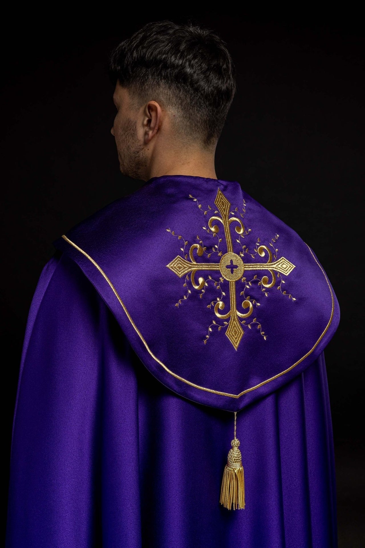 Kapa Liturgiczna Fioletowa Haftowana Złotym Krzyżem - Alba.pl - alba.pl