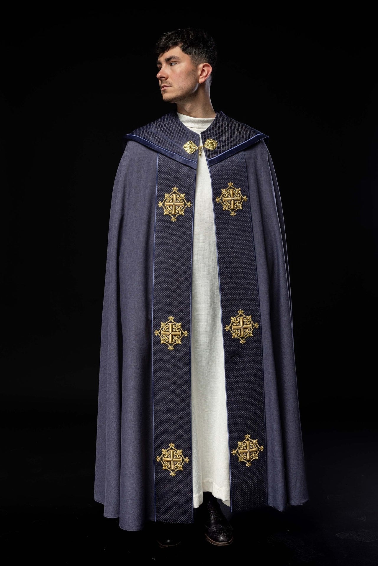 Kapa Liturgiczna Fioletowa z Aksamitnym Pasem i Haftem Krzyży - alba.pl