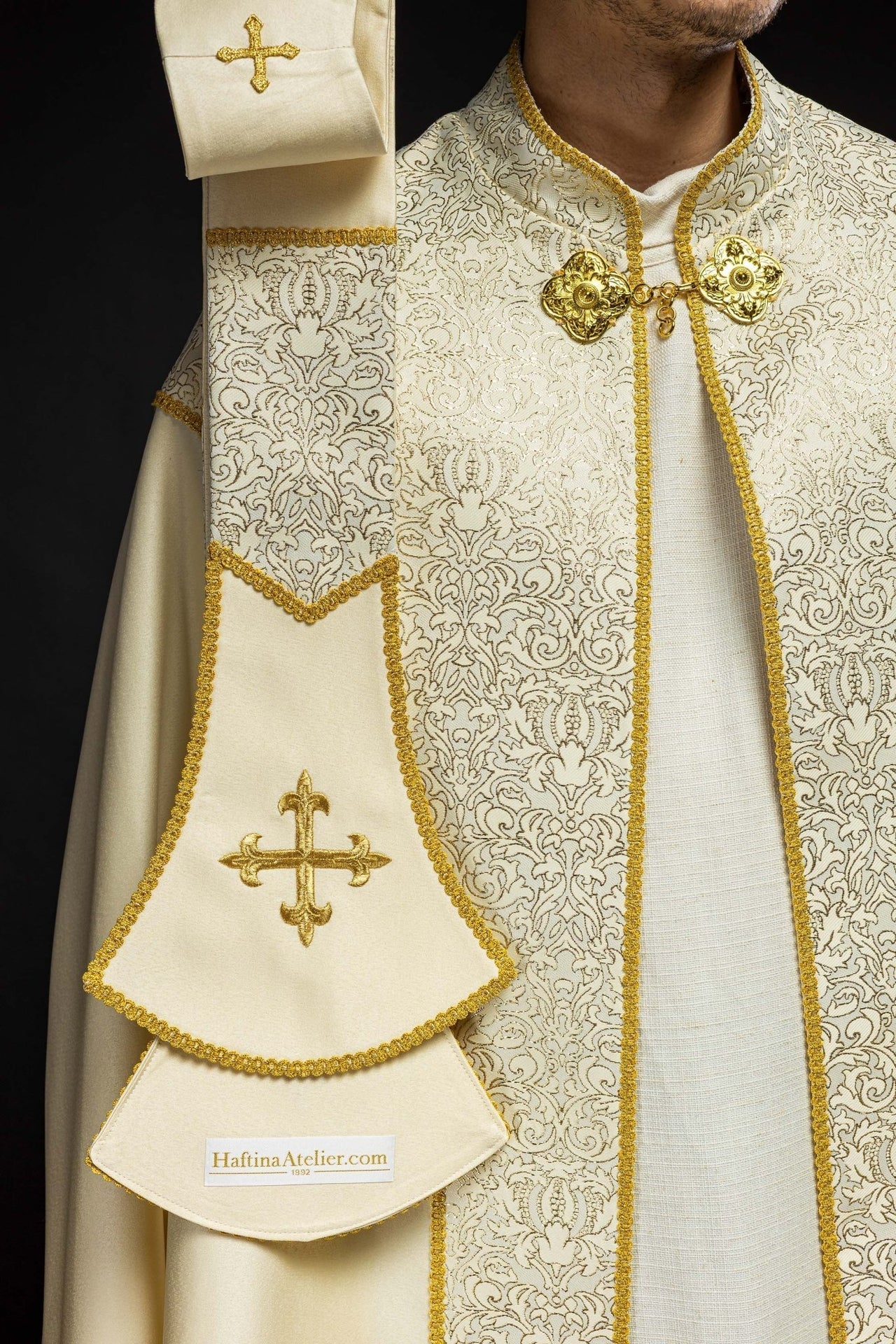 Kapa Liturgiczna Haftowana Ecru z Tkaniną Żakardową - alba.pl