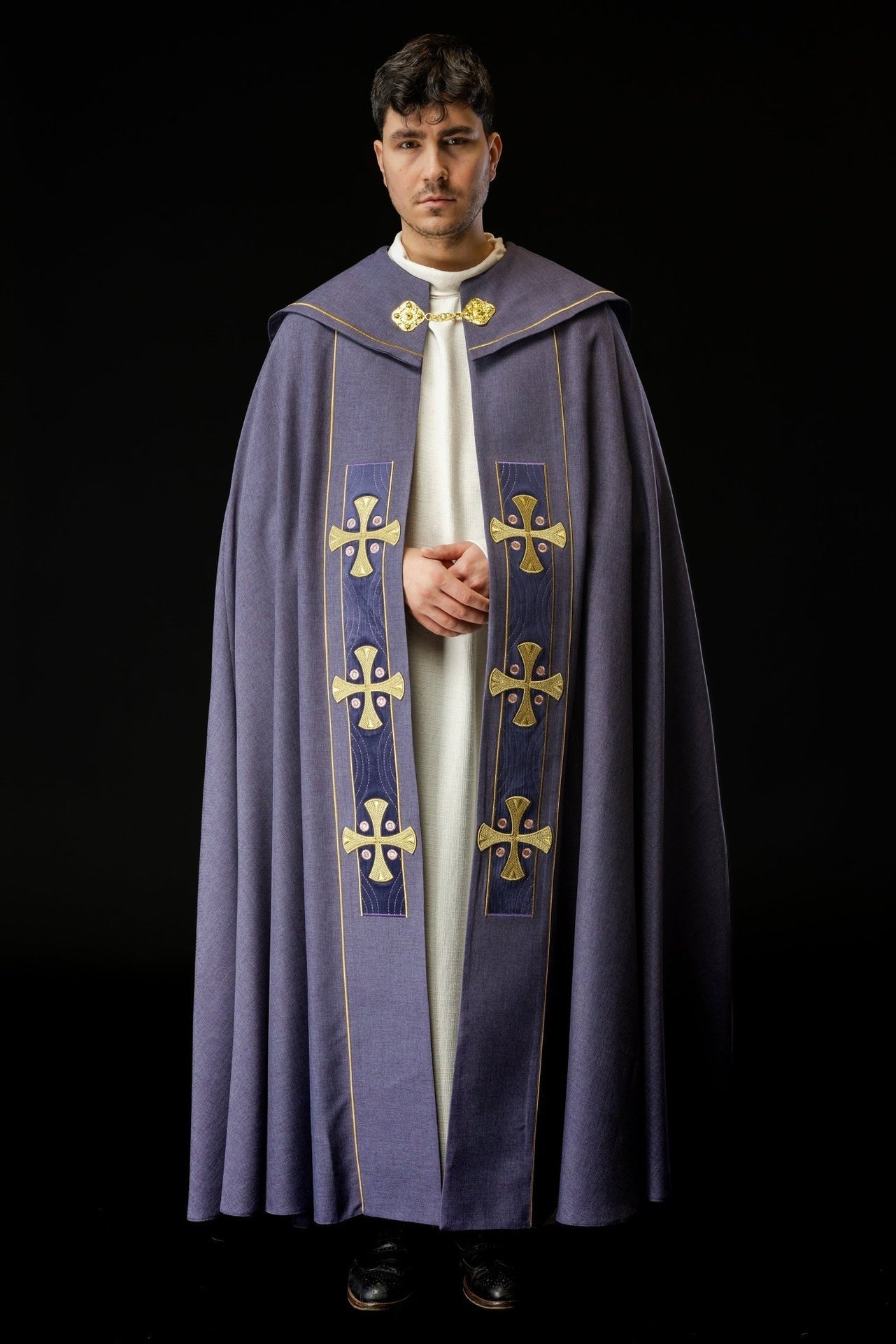 Kapa Liturgiczna Haftowana Złotymi Krzyżami z Aksamitnym Kołnierzem - alba.pl