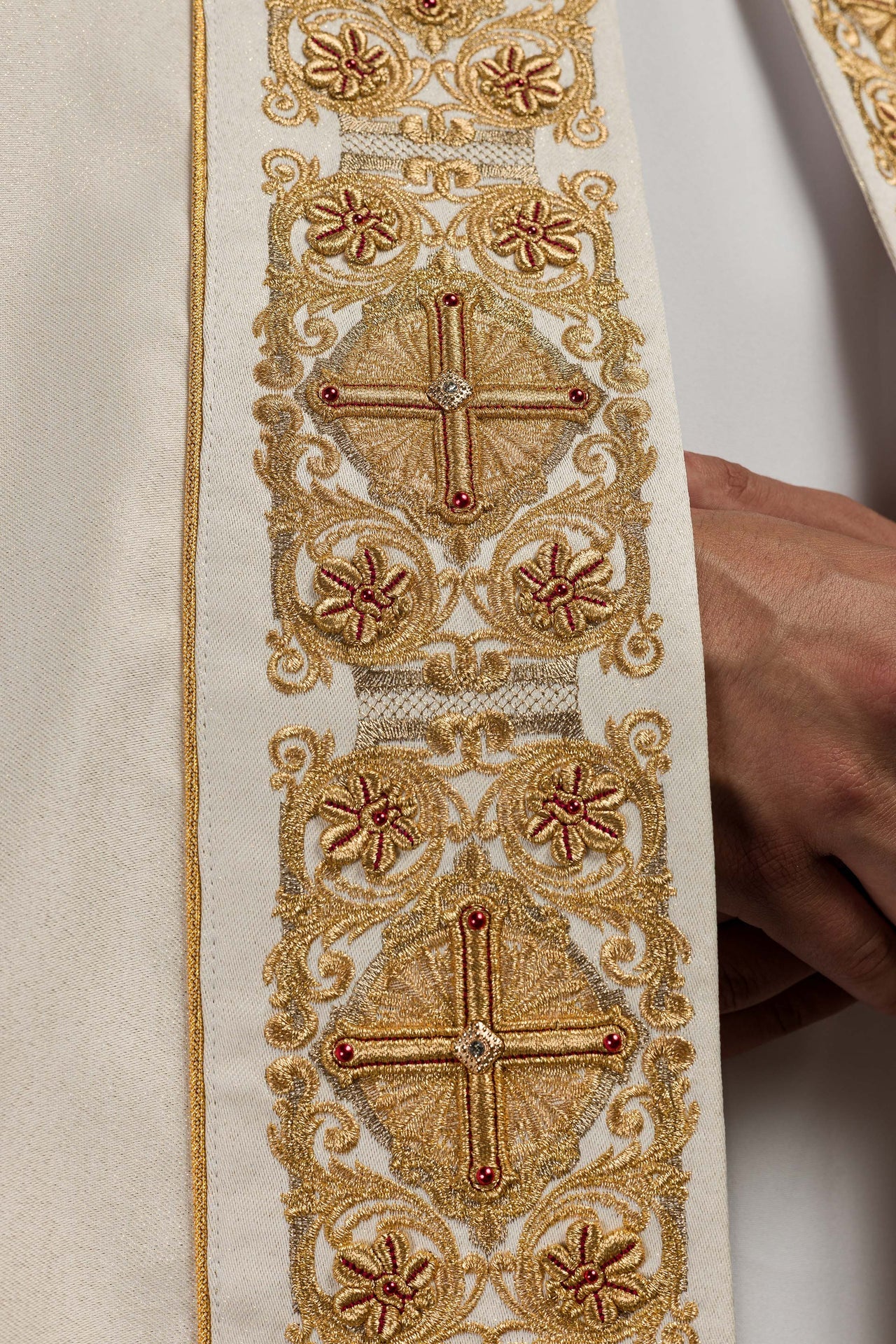 Kapa Liturgiczna Satynowa ze Złotym Haftem IHS - 150 cm - alba.pl