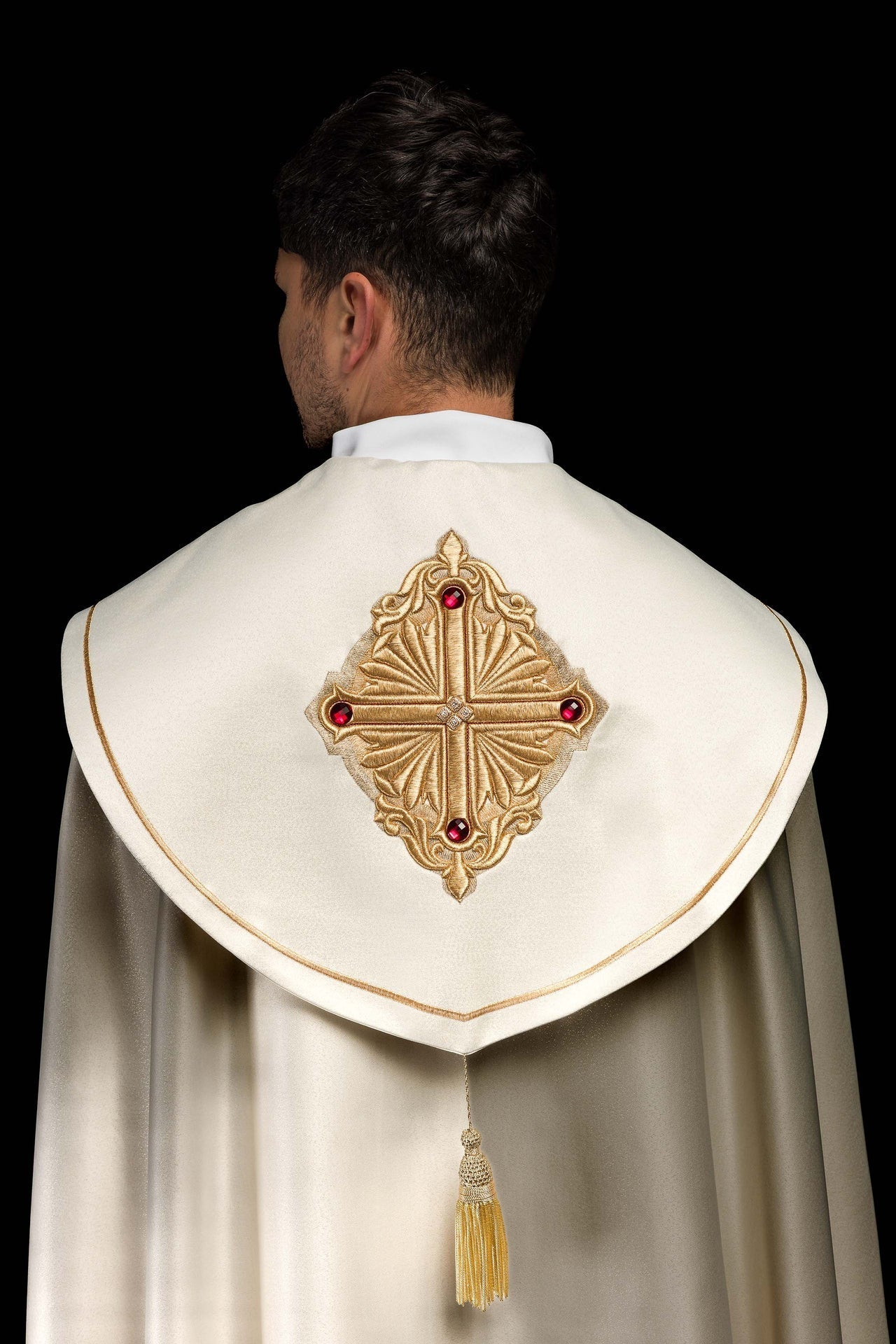 Kapa Liturgiczna Satynowa ze Złotym Haftem IHS - 150 cm - alba.pl