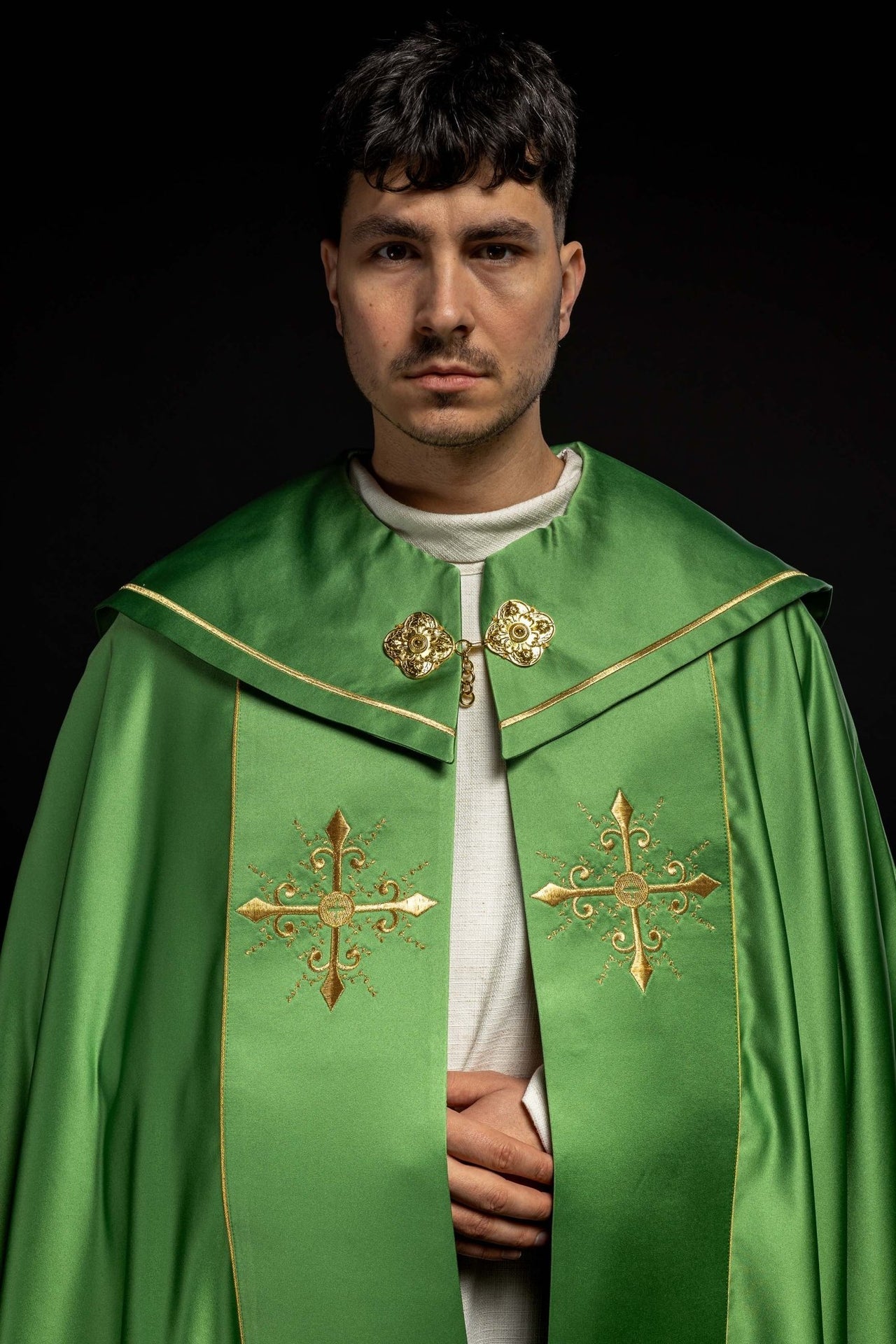 Kapa Liturgiczna Zielona z Haftowanym Pasem w Krzyże - alba.pl