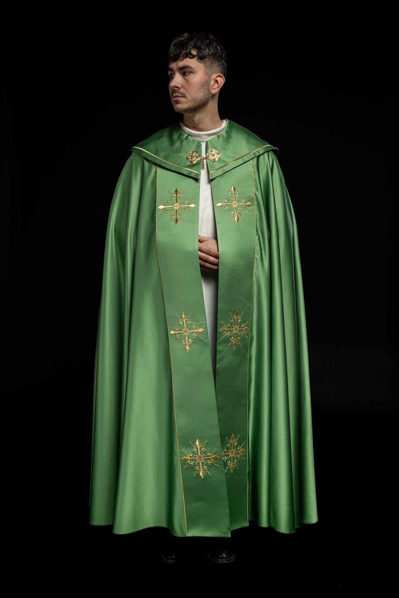 Kapa Liturgiczna Zielona z Haftowanym Pasem w Krzyże - alba.pl