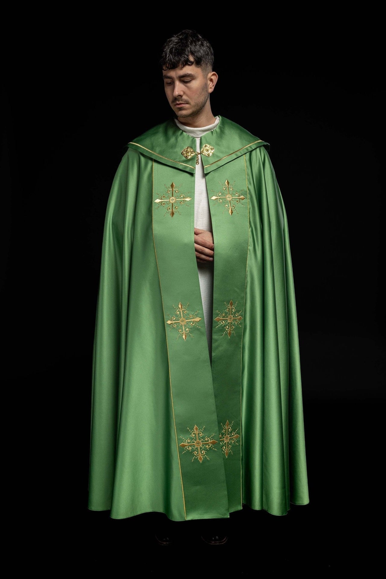 Kapa Liturgiczna Zielona z Haftowanym Pasem w Krzyże - alba.pl