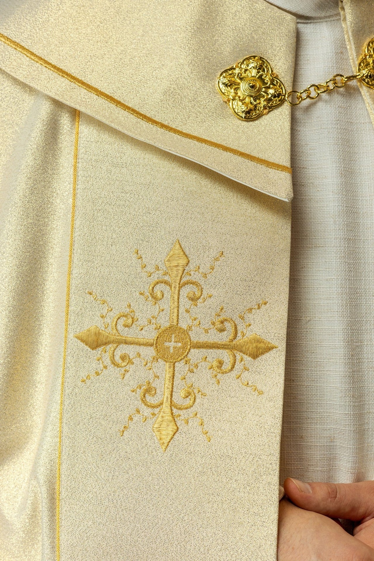 Kapa Liturgiczna Złota Haftowana z Satyny Nabłyszczanej - alba.pl