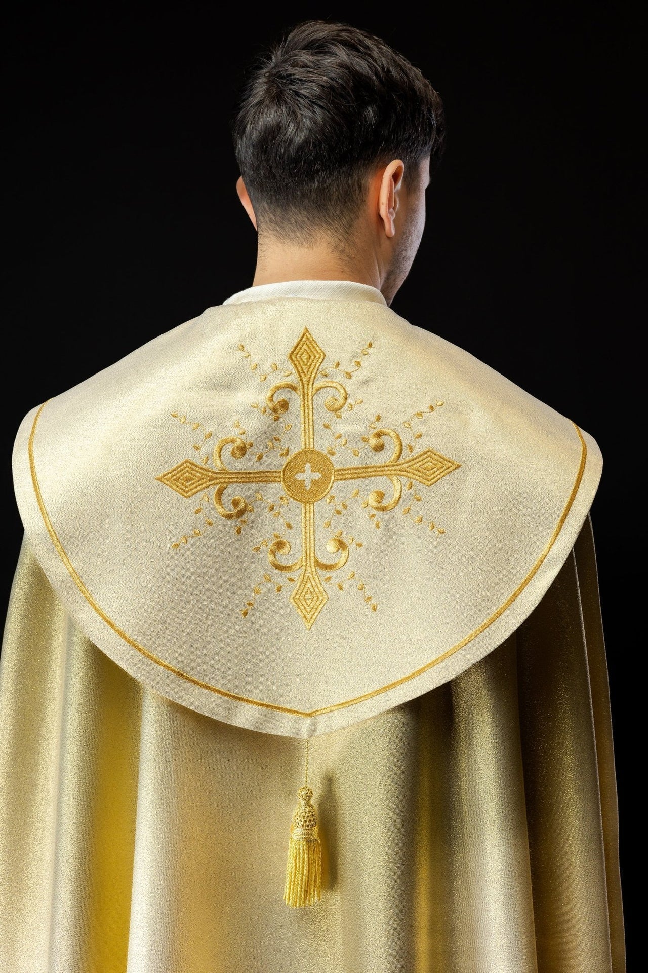 Kapa Liturgiczna Złota Haftowana z Satyny Nabłyszczanej - alba.pl