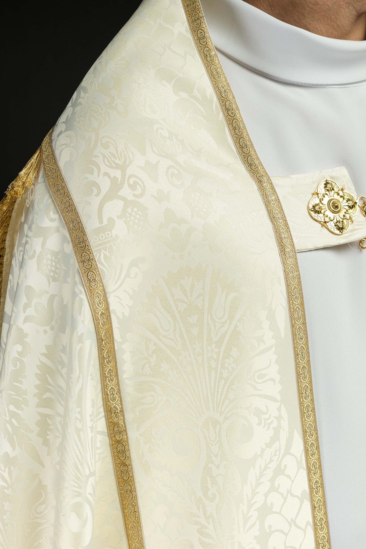 Kapa Rzymska Żakardowa Ecru Gładka z Motywem Roślinnym - alba.pl