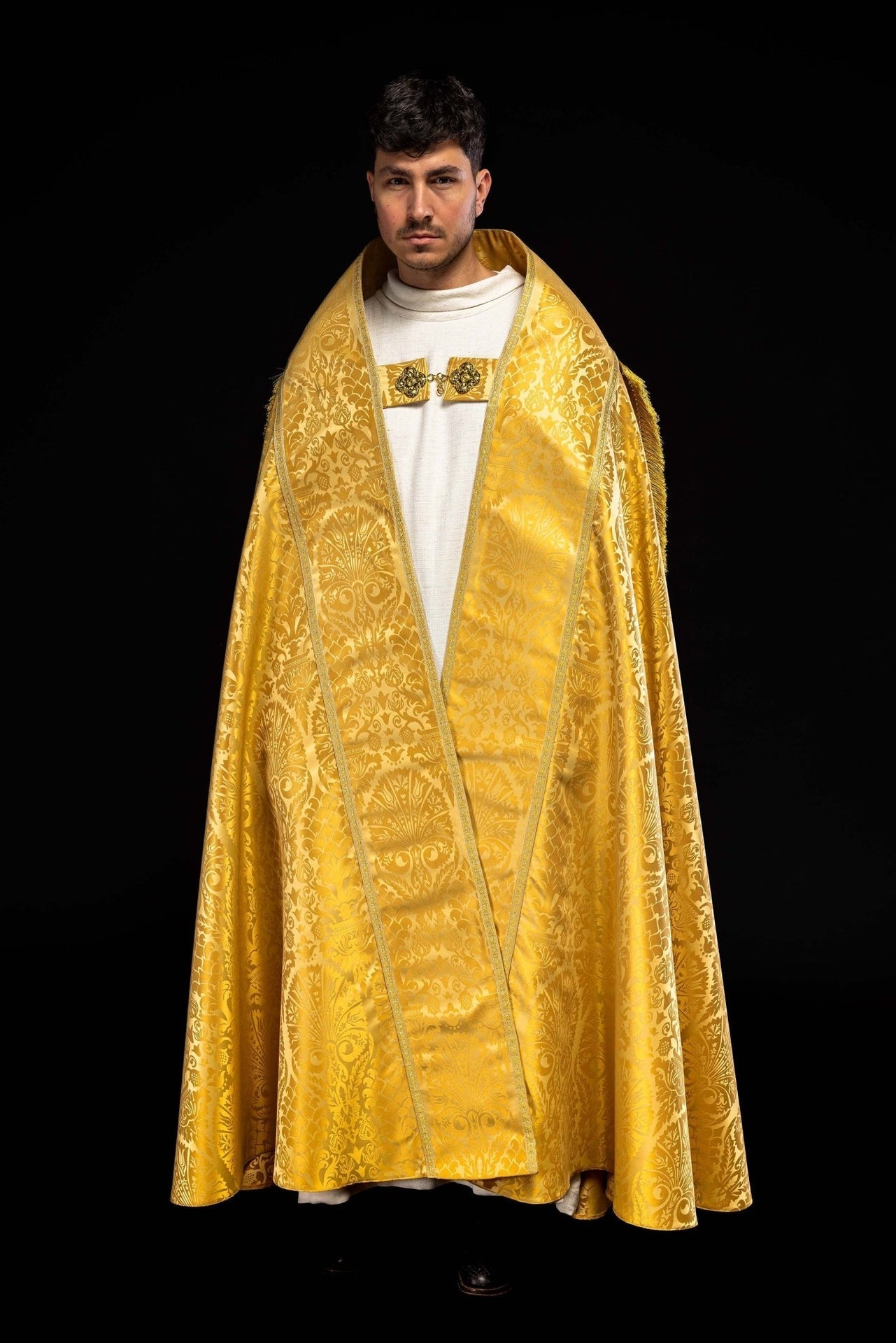 Kapa Rzymska Żakardowa Miodowa - Gładka Elegancja Liturgiczna - alba.pl
