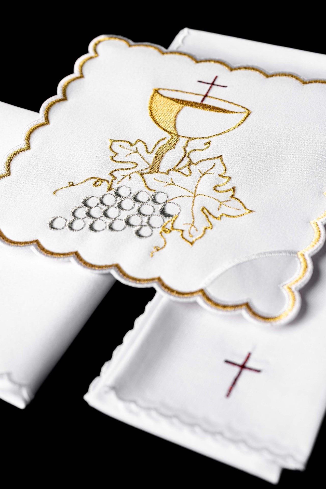 Komplet kielichowy haftowany z motywem eucharystycznym biały - alba.pl