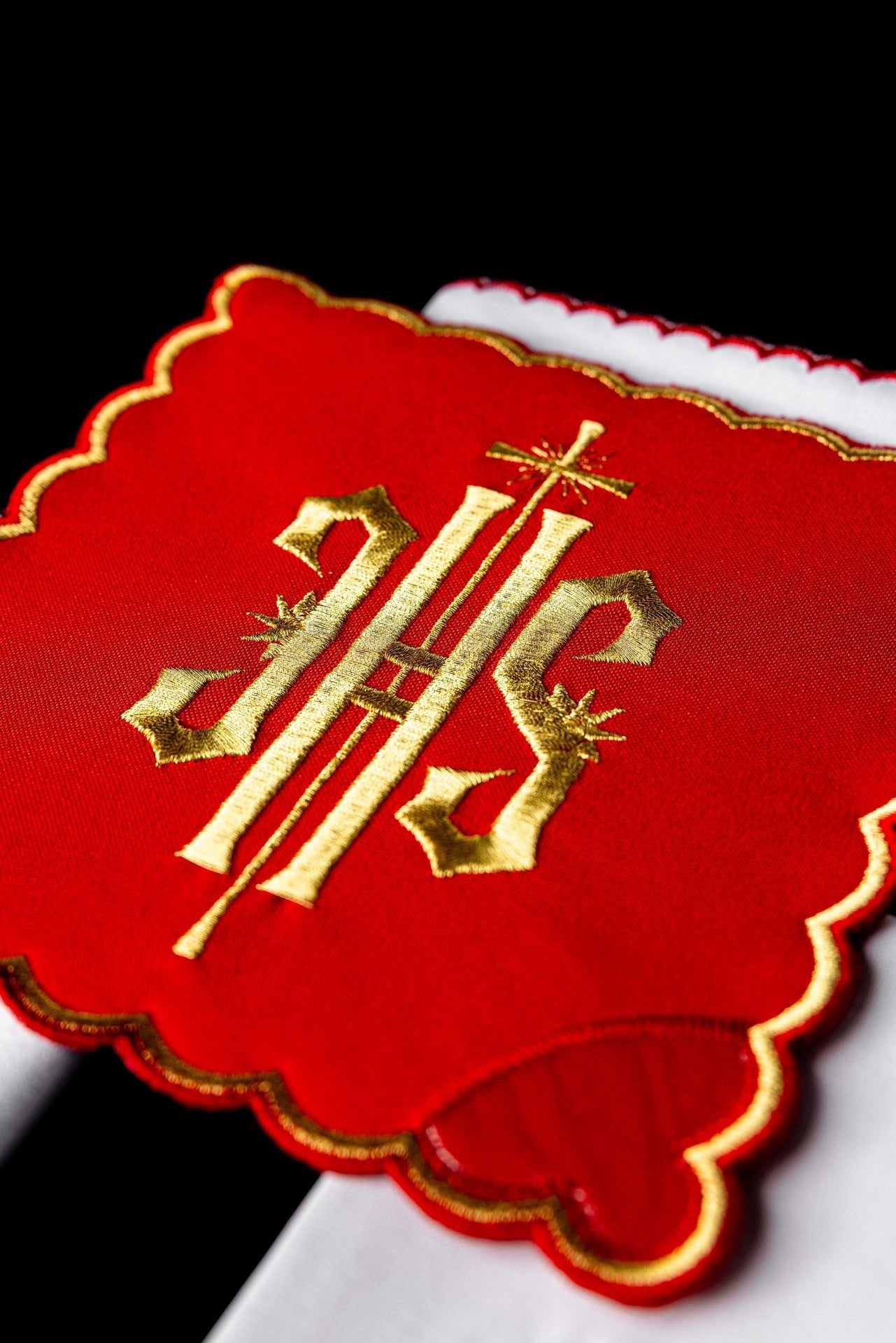 Komplet Kielichowy Liturgiczny IHS Czerwony Haftowany Złotem - alba.pl
