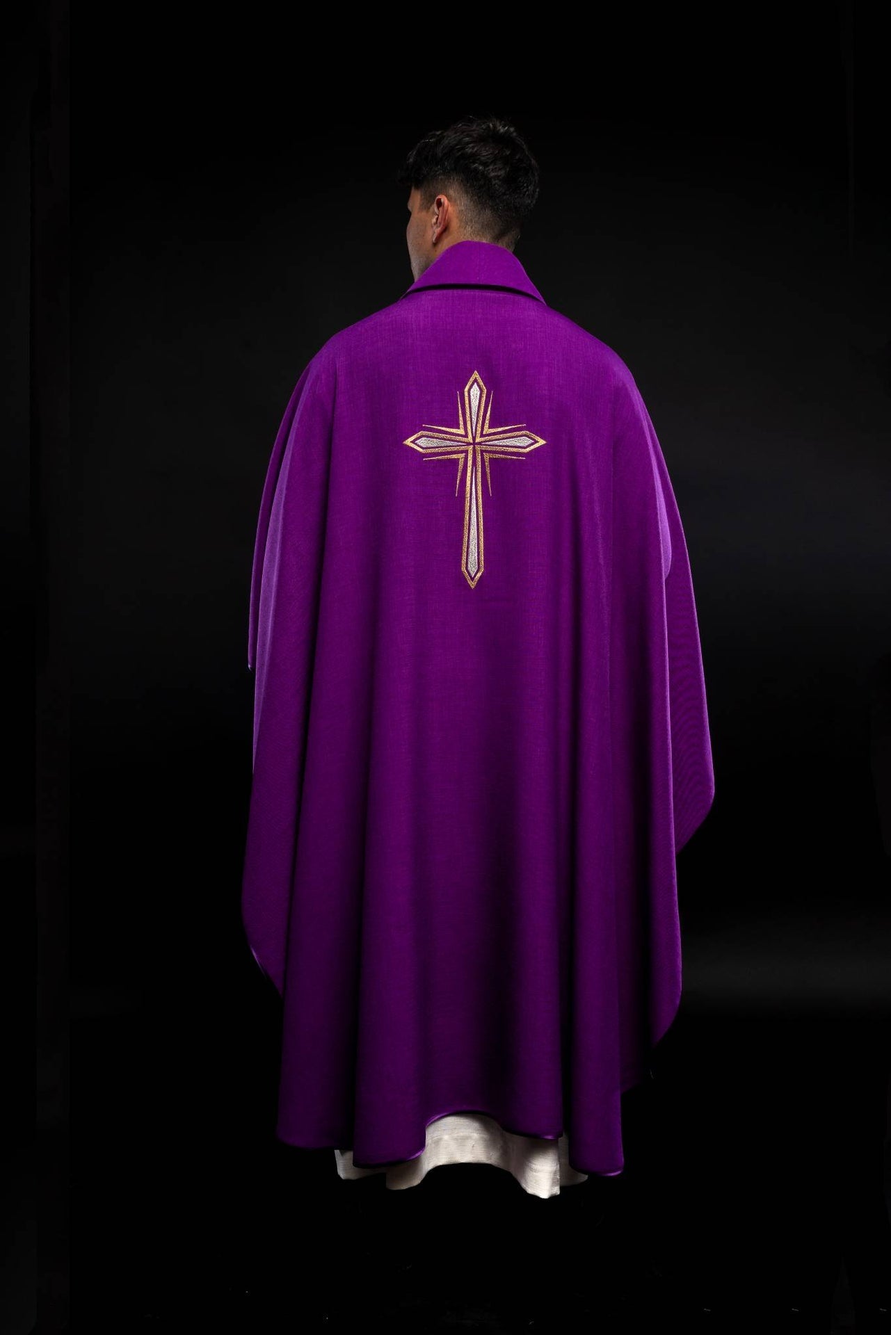Ornat Adwentowy z Haftem Świec - Elegancki i Liturgiczny - alba.pl
