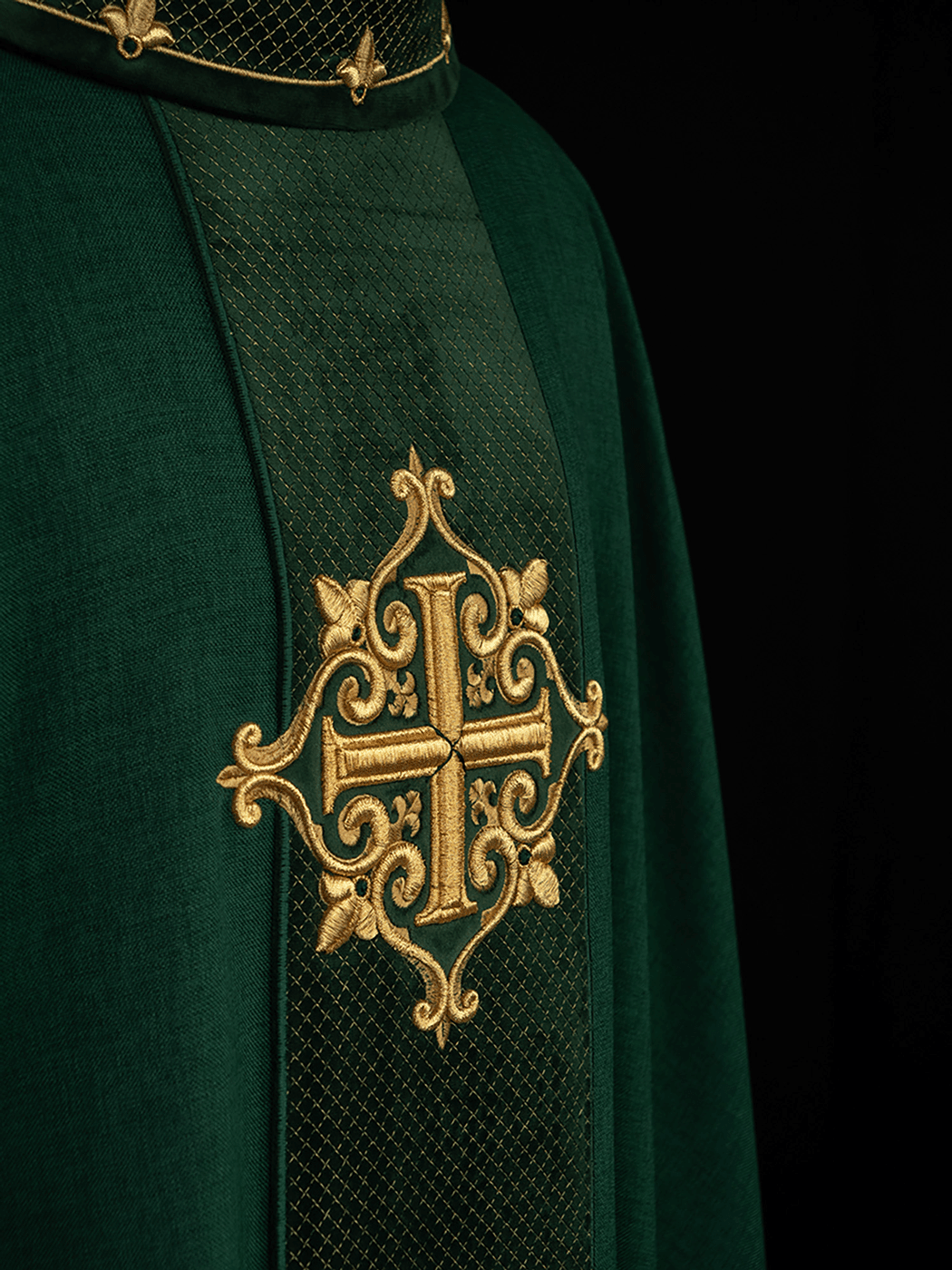 Ornat Aksamitny Haftowany Krzyż Zielony - Elegancki Strój Liturgiczny - alba.pl
