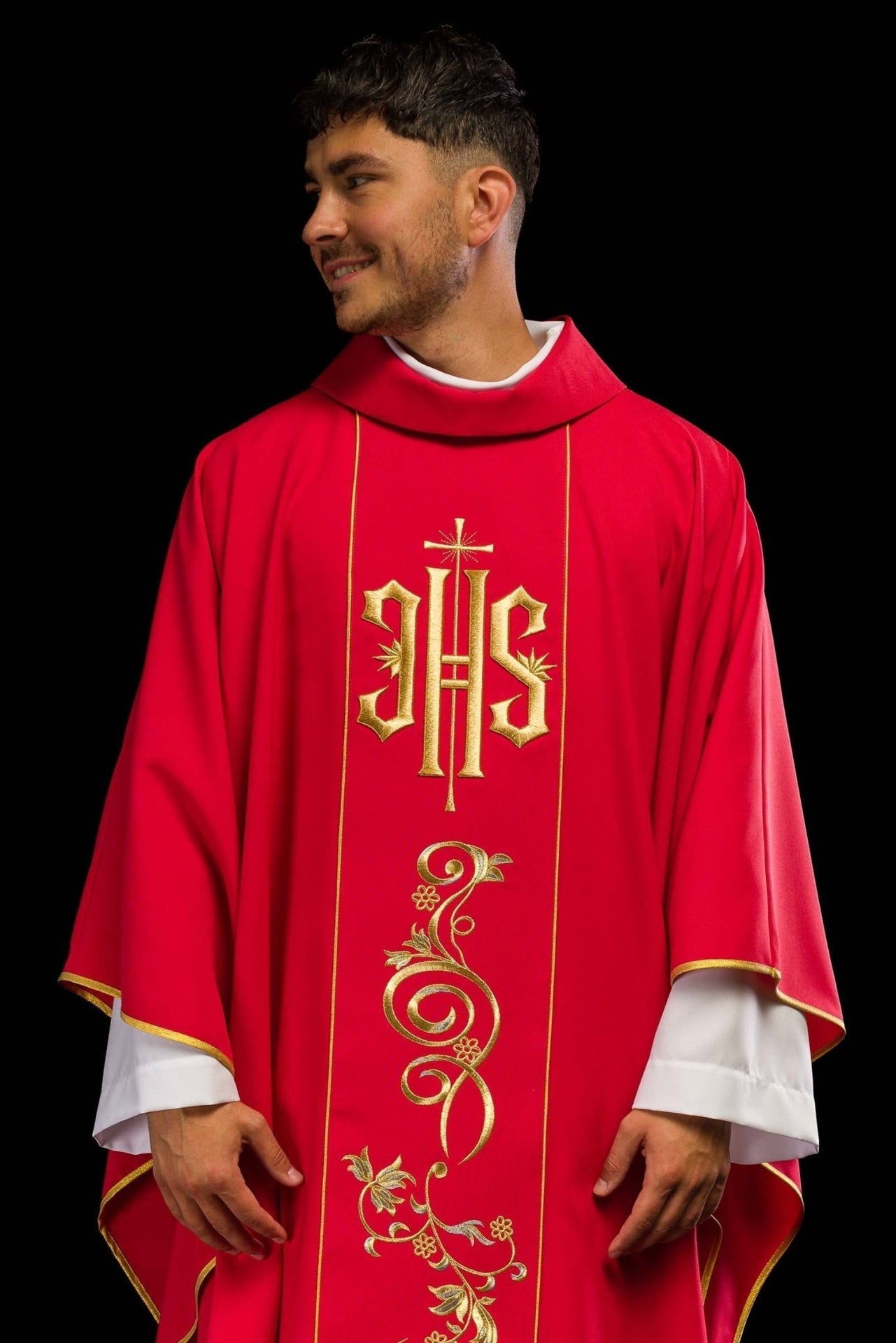 Ornat Czerwony Haftowany IHS Złotą Nicią - Liturgia Mszy Świętej - alba.pl
