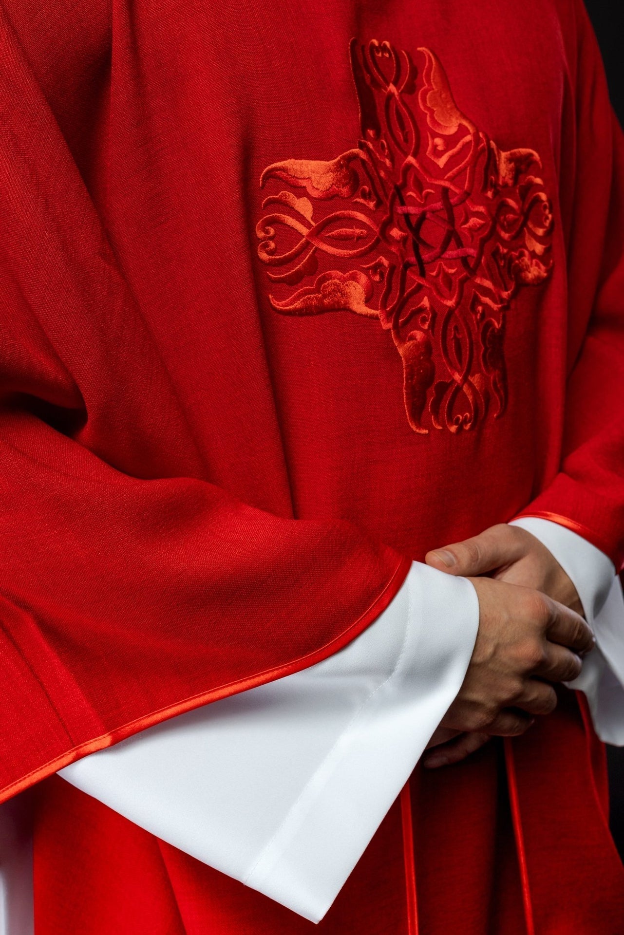 Ornat Czerwony Liturgiczny z Haftowanym Krzyżem - Alba.pl - alba.pl