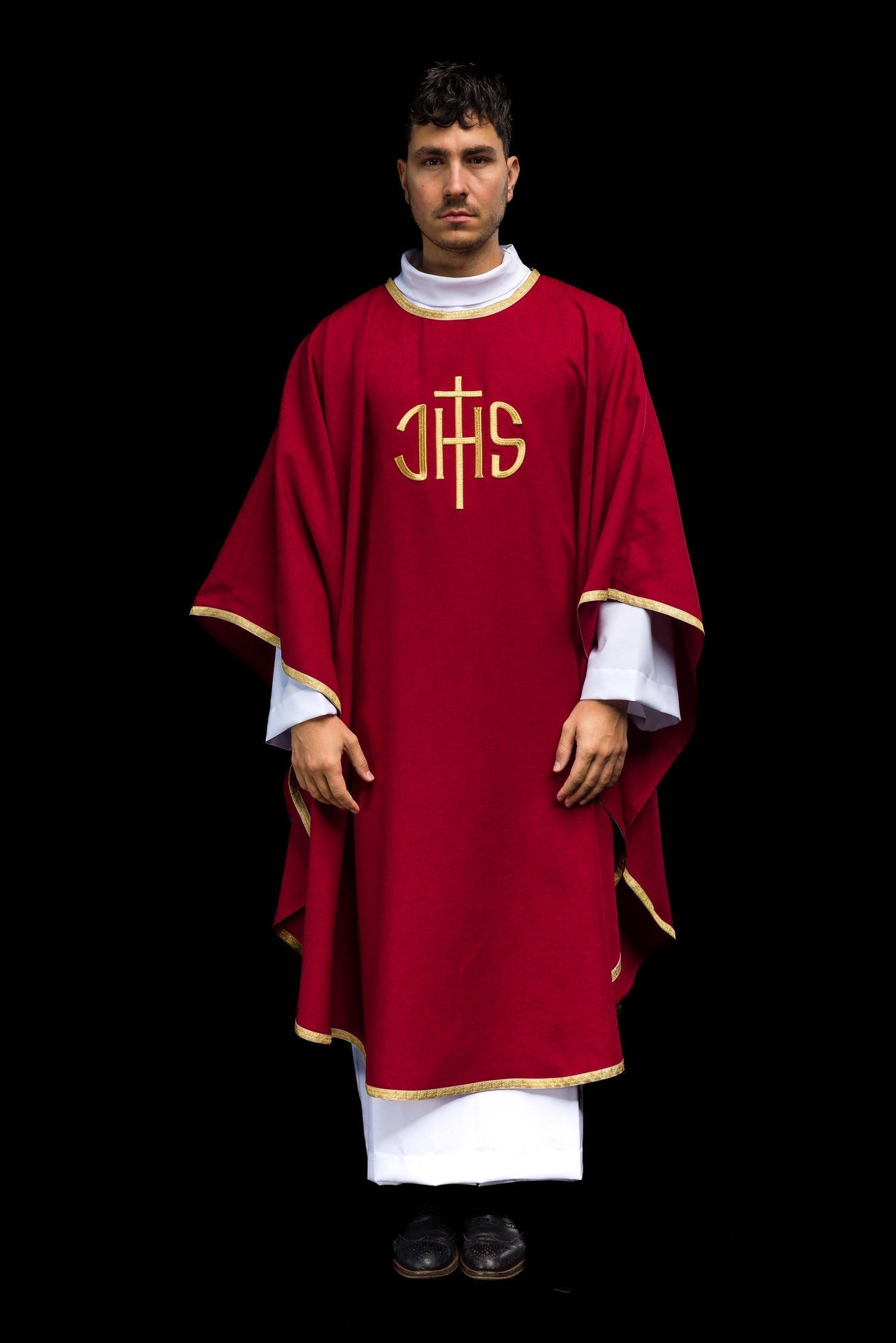Ornat Czerwony Liturgiczny z Haftowanym Złotem IHS - alba.pl