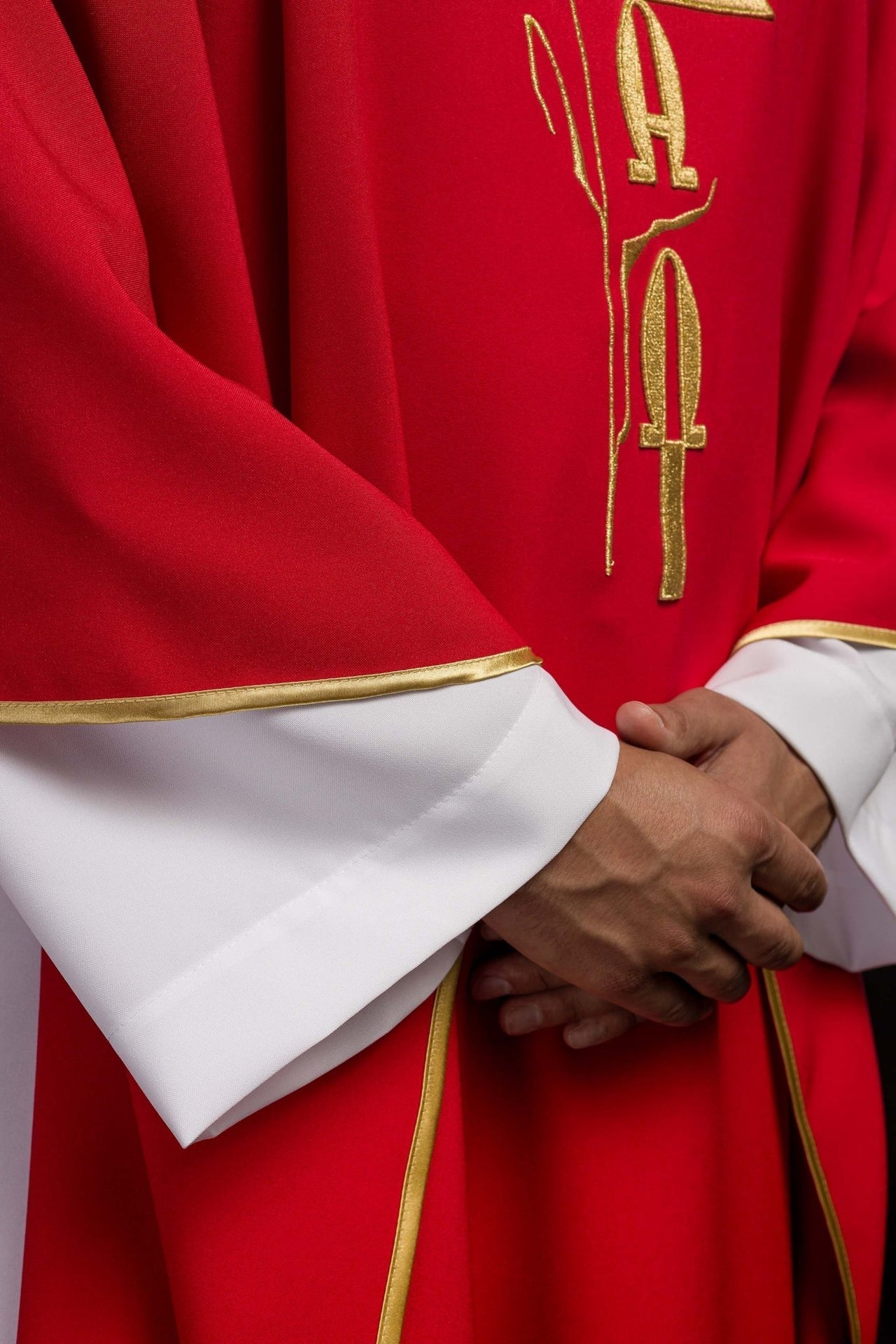Ornat Czerwony z Haftem Alfa Omega Symbol Eucharystyczny - alba.pl