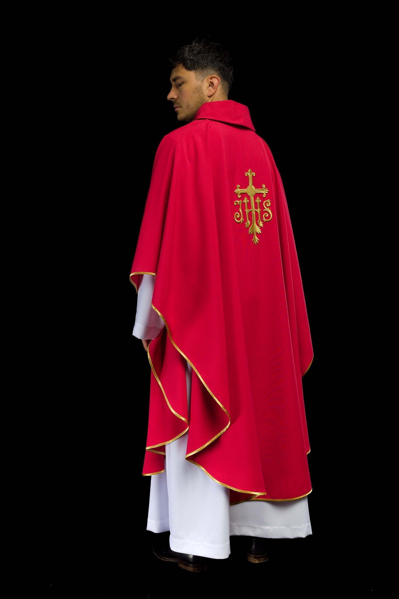 Ornat Czerwony z Haftowanym Symbolem IHS - Liturgiczny Strój Mszalny - alba.pl