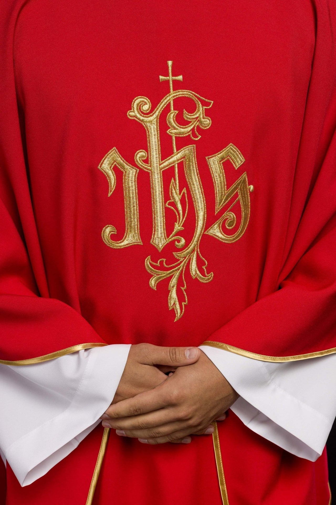 Ornat Czerwony z Haftowanym Złotym Symbolem IHS - Liturgiczny - alba.pl