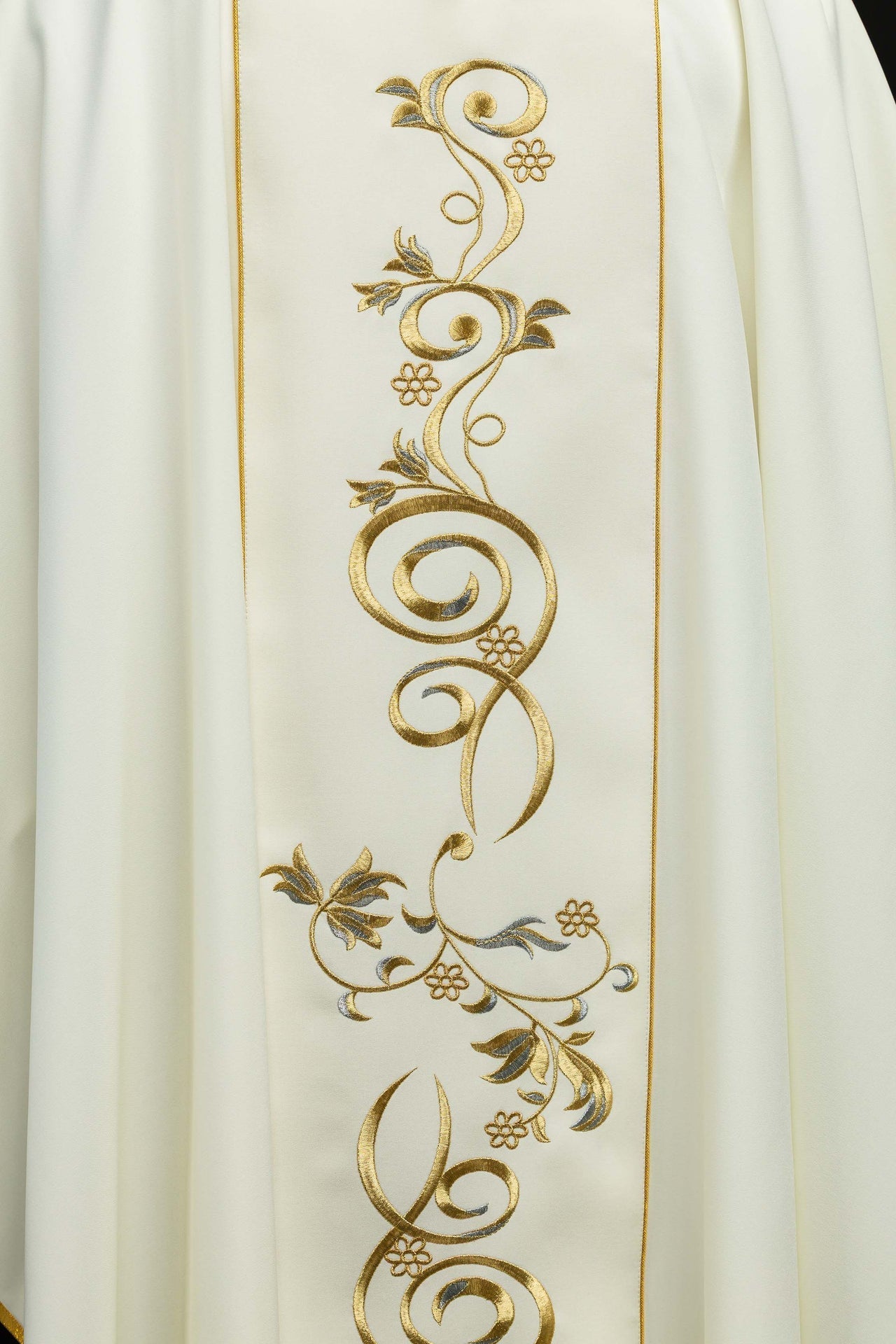 Ornat Ecru Jezus Dobry Pasterz Haftowany - Elegancki Strój Liturgiczny - alba.pl