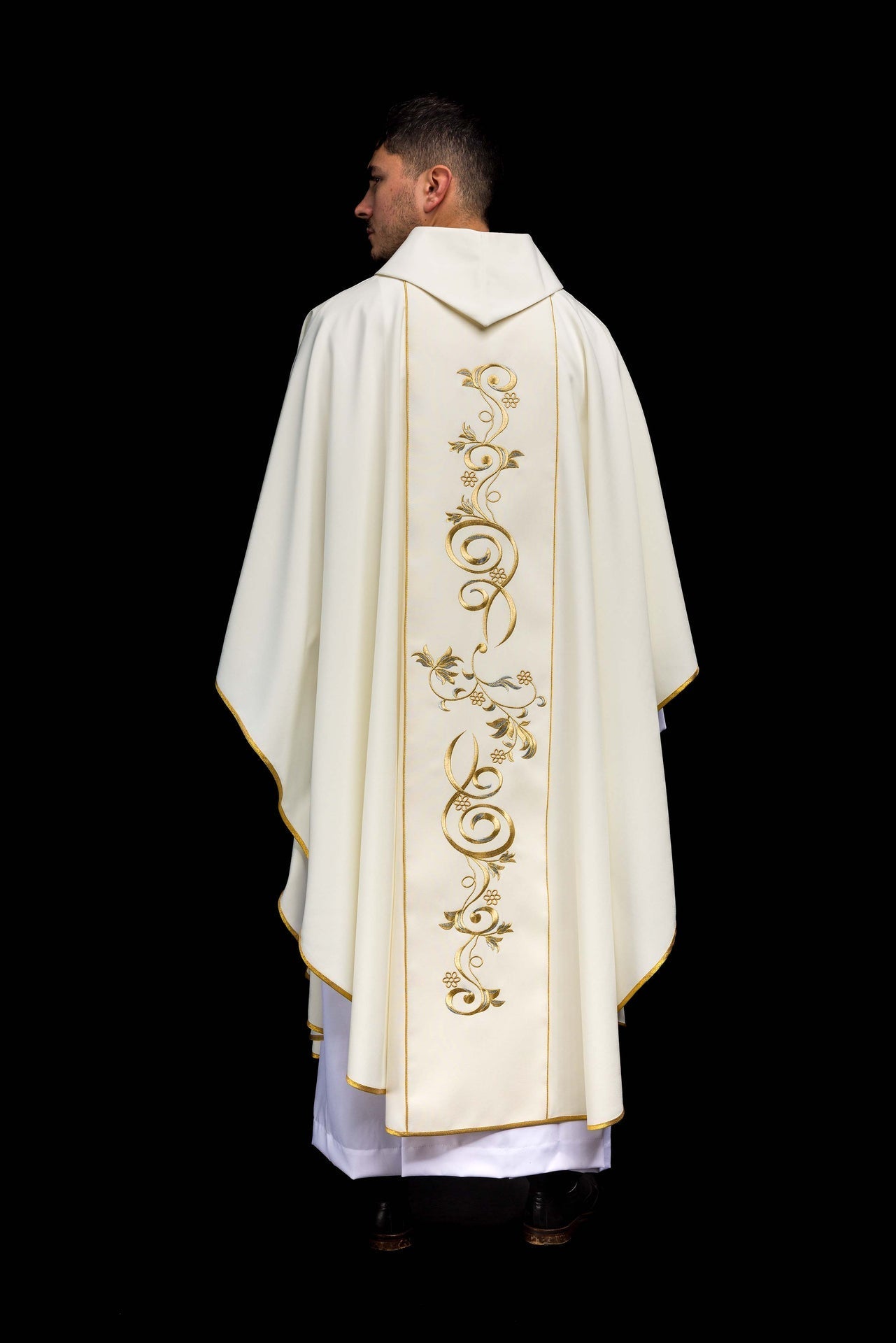Ornat Ecru Jezus Dobry Pasterz Haftowany - Elegancki Strój Liturgiczny - alba.pl