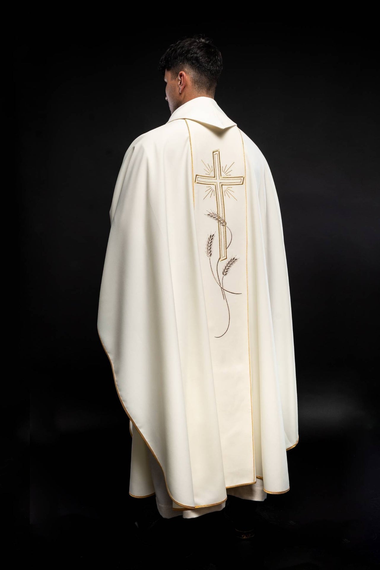 Ornat Ecru Krzyż IHS Haftowany - Szata Liturgiczna Polska Produkcja - alba.pl