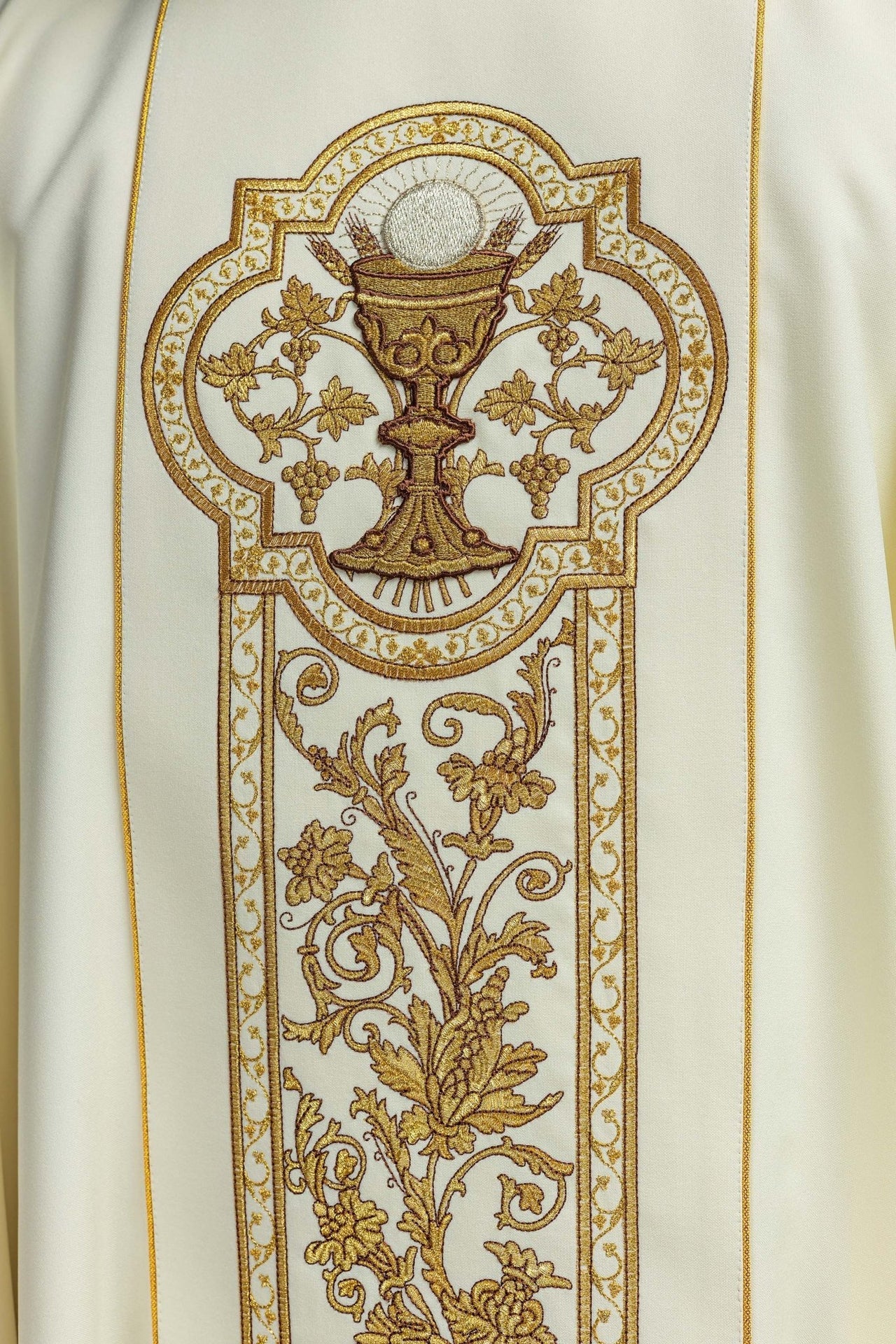 Ornat Ecru z Haftem Kielicha Eucharystycznego IHS Złoty - alba.pl