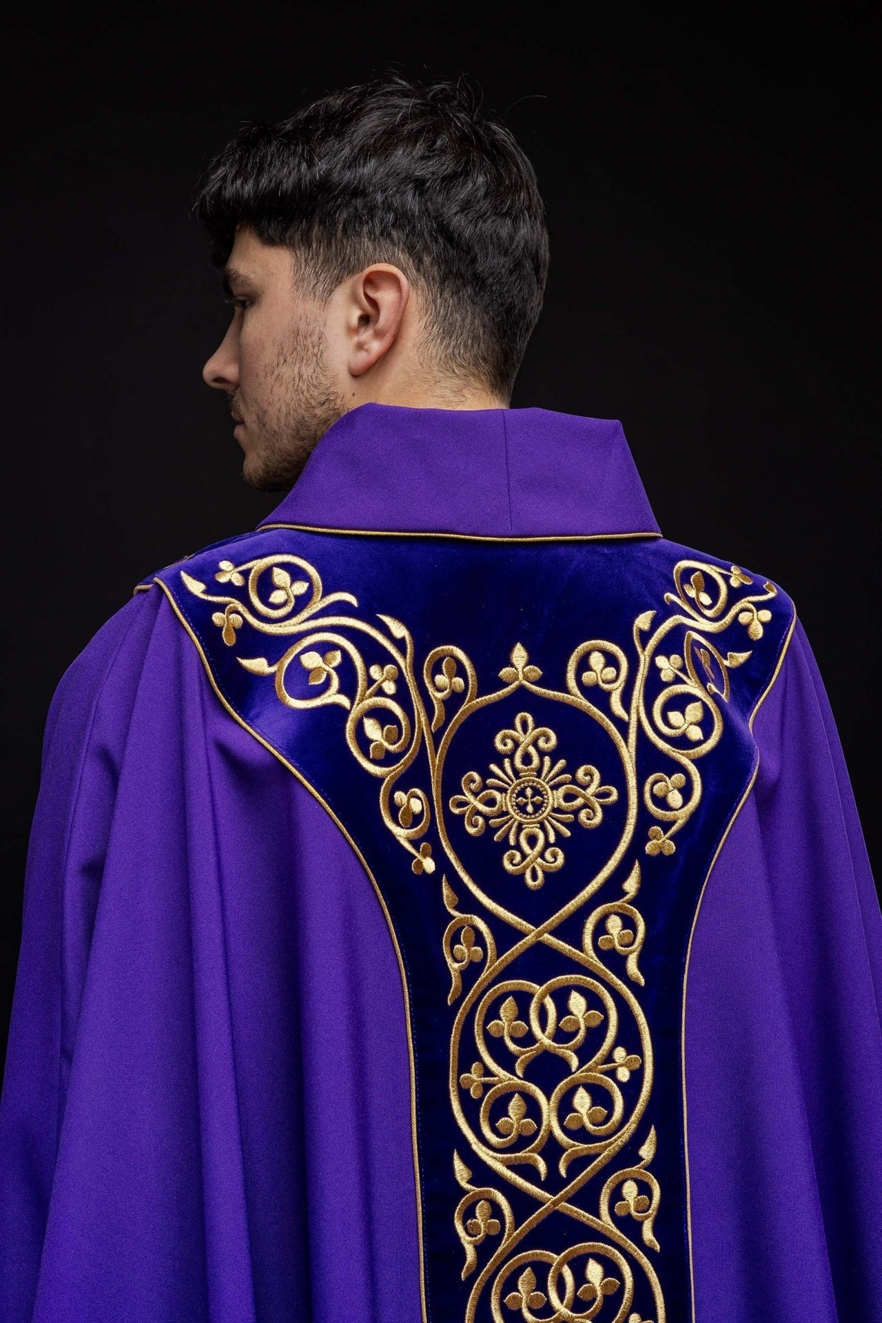 Ornat Fioletowy Liturgiczny z Aksamitnym Haftem i Stułą - alba.pl