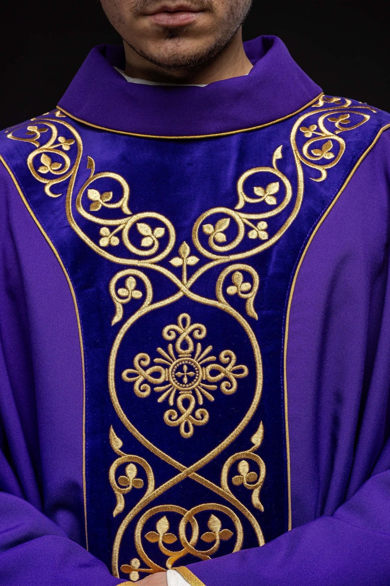Ornat Fioletowy Liturgiczny z Aksamitnym Haftem i Stułą - alba.pl
