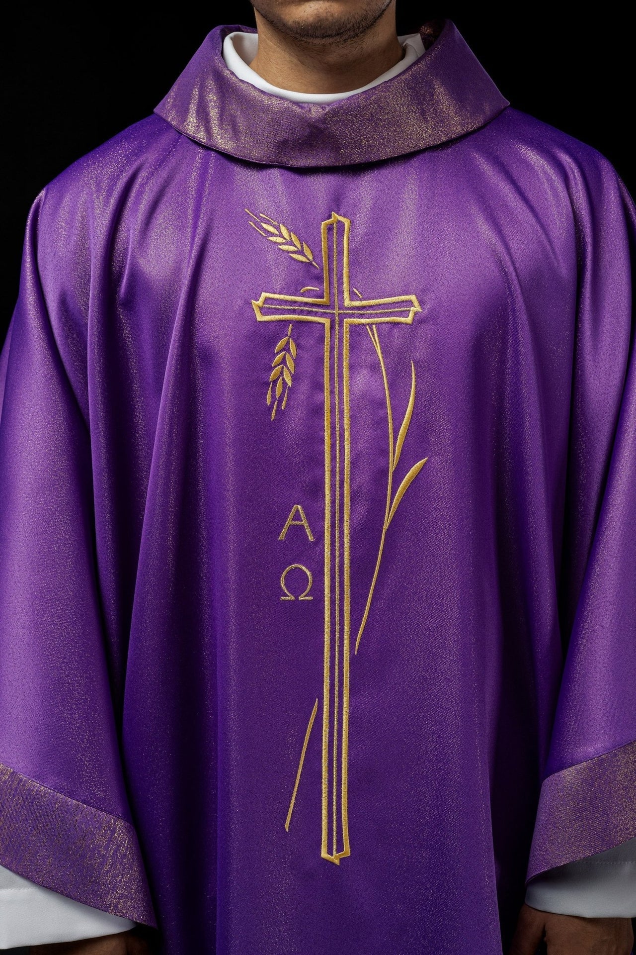 Ornat Fioletowy z Haftem Krzyża i Kłosa - Liturgia i Elegancja - alba.pl