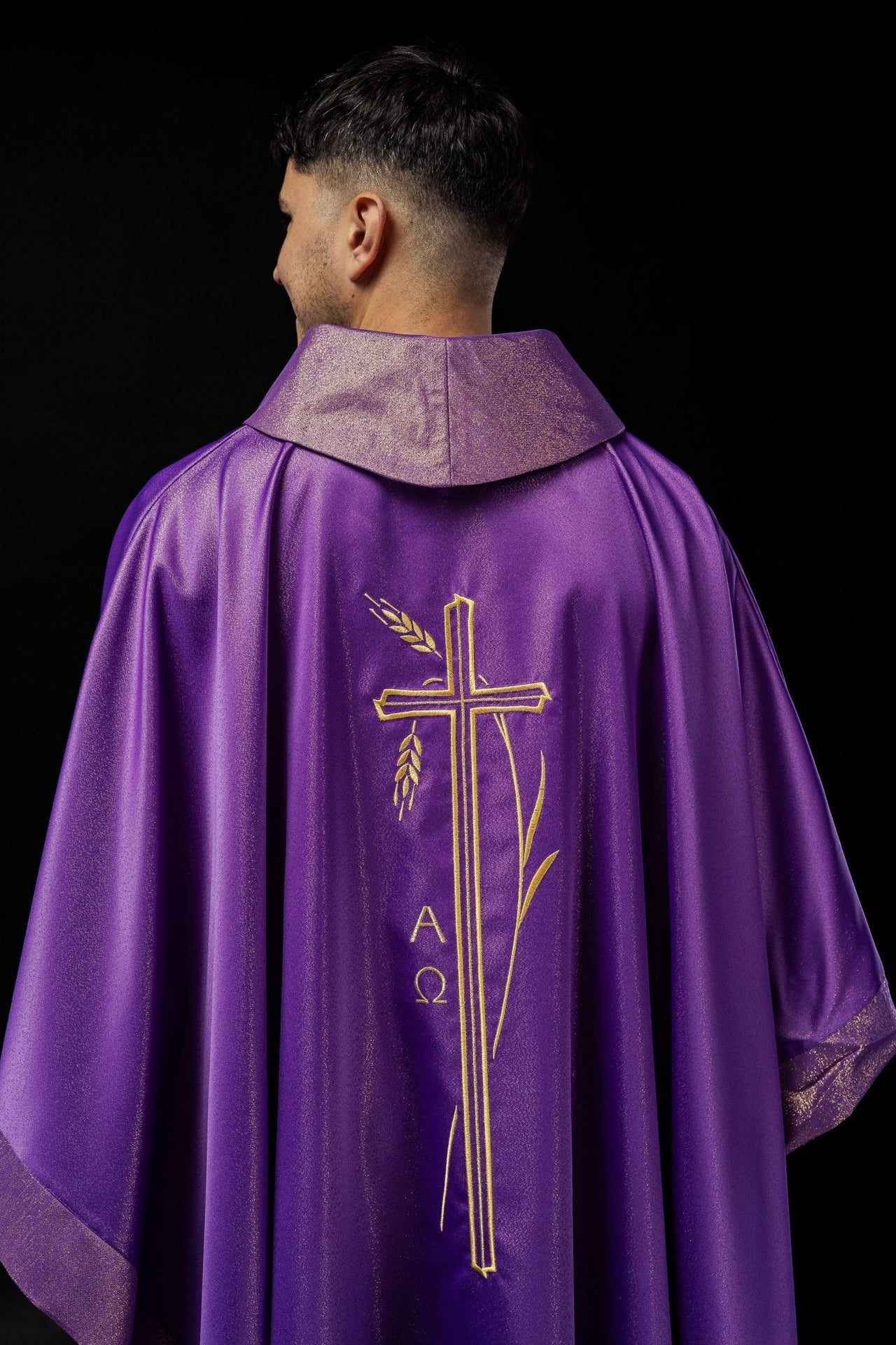 Ornat Fioletowy z Haftem Krzyża i Kłosa - Liturgia i Elegancja - alba.pl