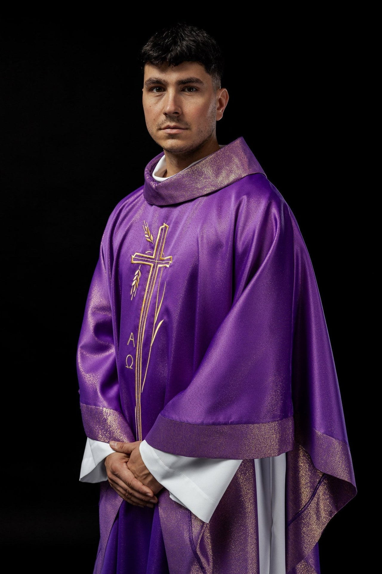 Ornat Fioletowy z Haftem Krzyża i Kłosa - Liturgia i Elegancja - alba.pl