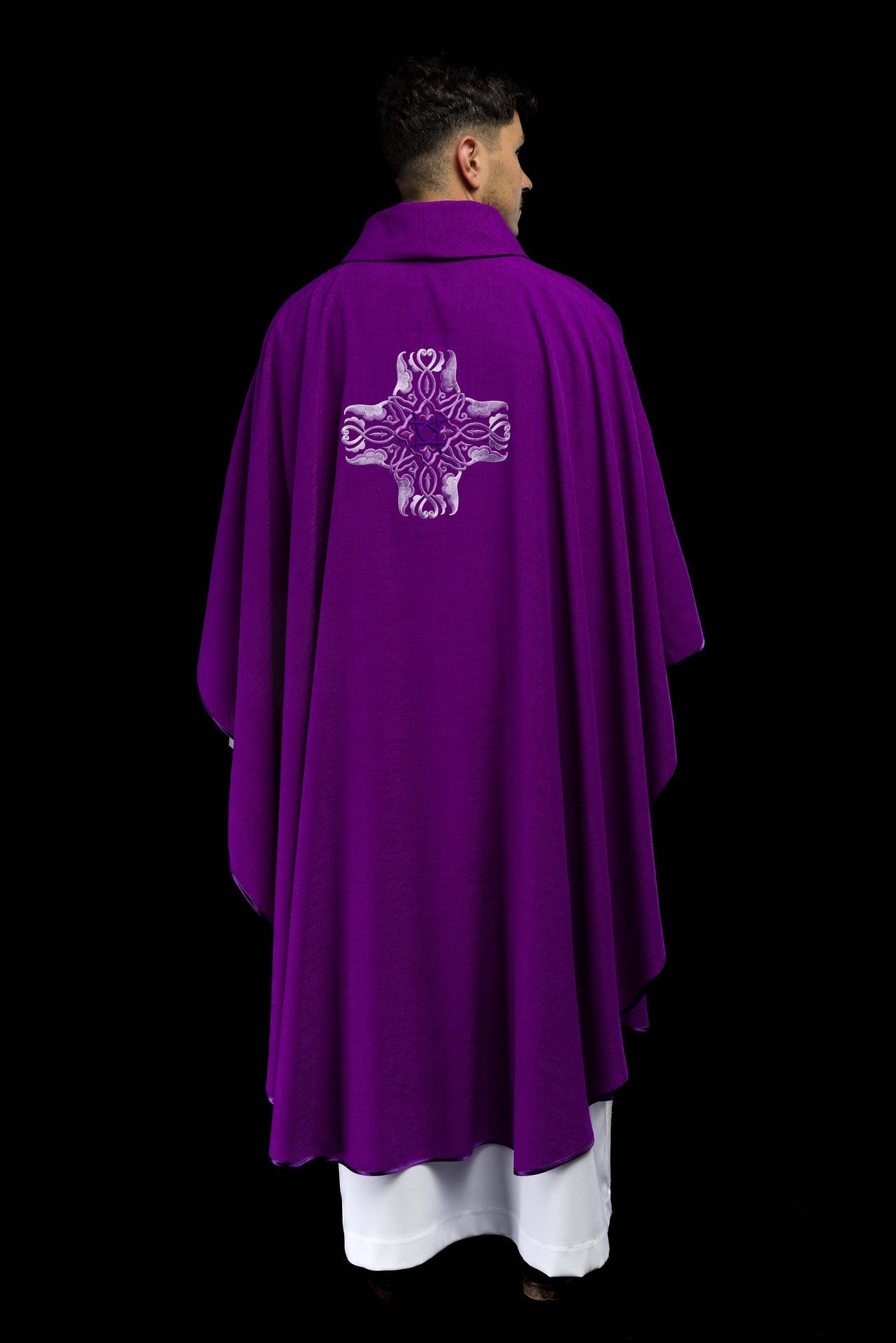 Ornat Fioletowy z Haftowanym Krzyżem - Elegancki Strój Liturgiczny - alba.pl