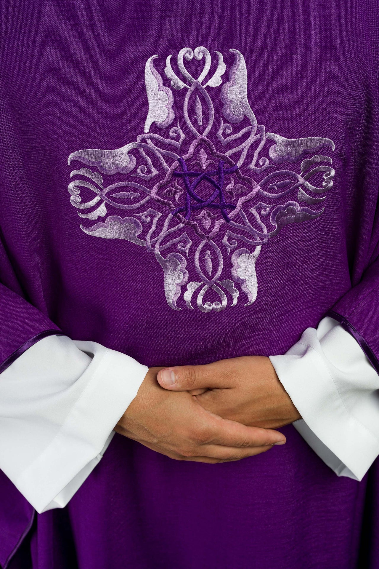 Ornat Fioletowy z Haftowanym Krzyżem - Elegancki Strój Liturgiczny - alba.pl