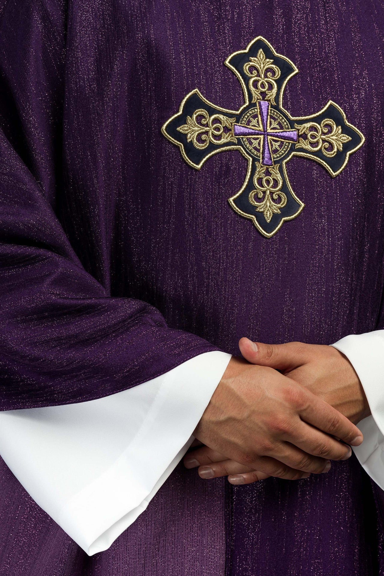 Ornat Fioletowy z Haftowanym Krzyżem na Liturgicznej Tkaninie - alba.pl