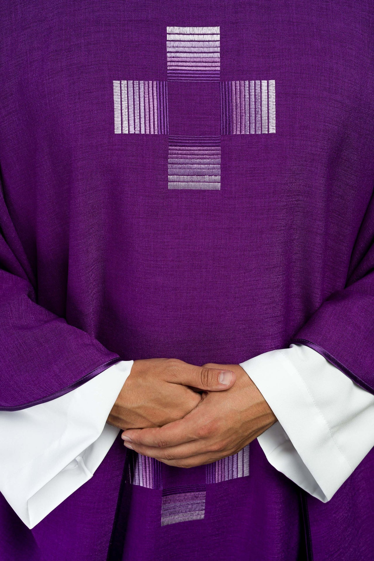 Ornat Fioletowy z Haftowanymi Krzyżami - Liturgiczny Strój Adwentowy - alba.pl