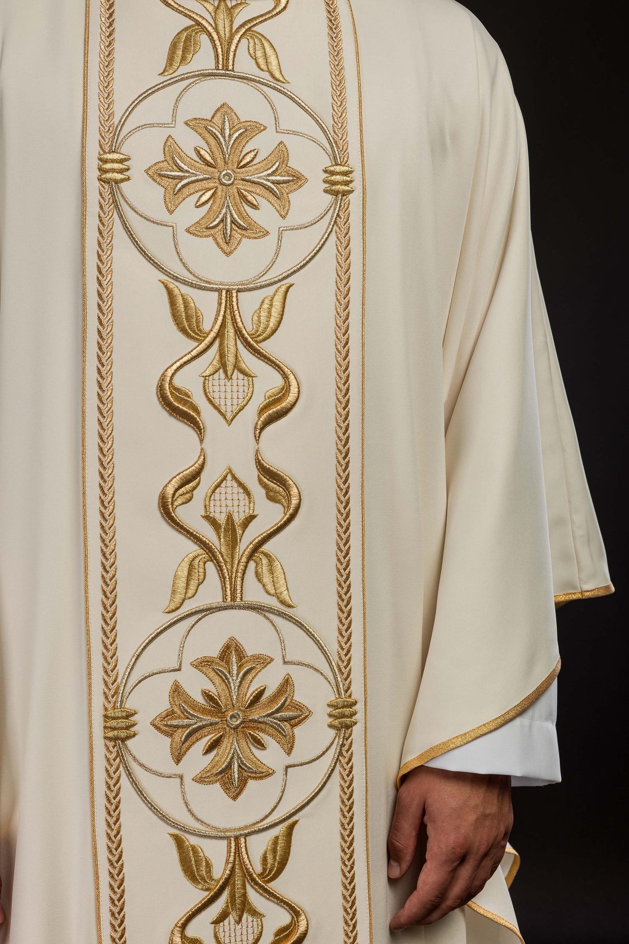 Ornat Haftowany Krzyż Ecru Złota Rozeta - Elegancki Design - alba.pl