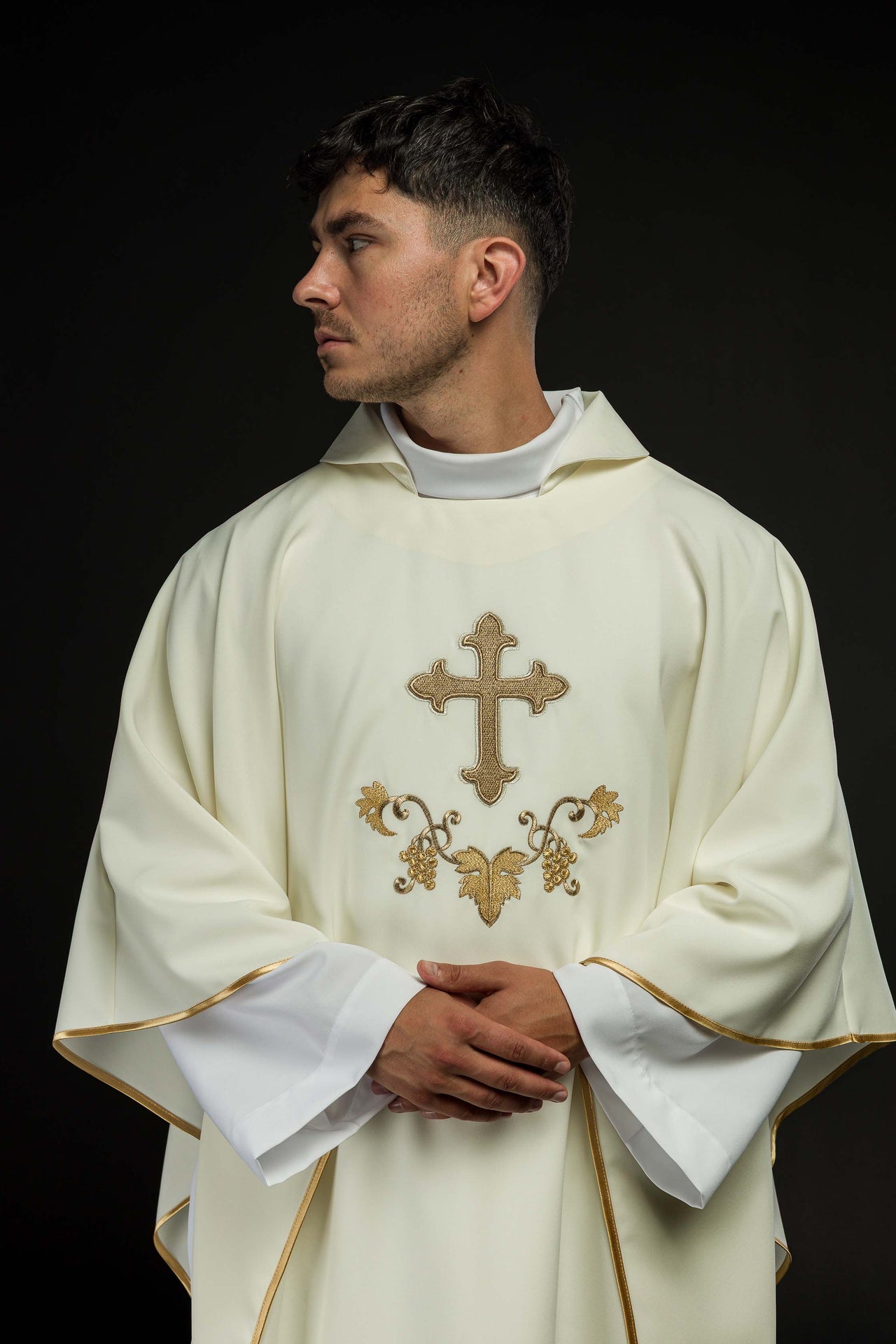 Ornat Haftowany Krzyż z Kołnierzem Ecru - Liturgiczny Elegancja - alba.pl