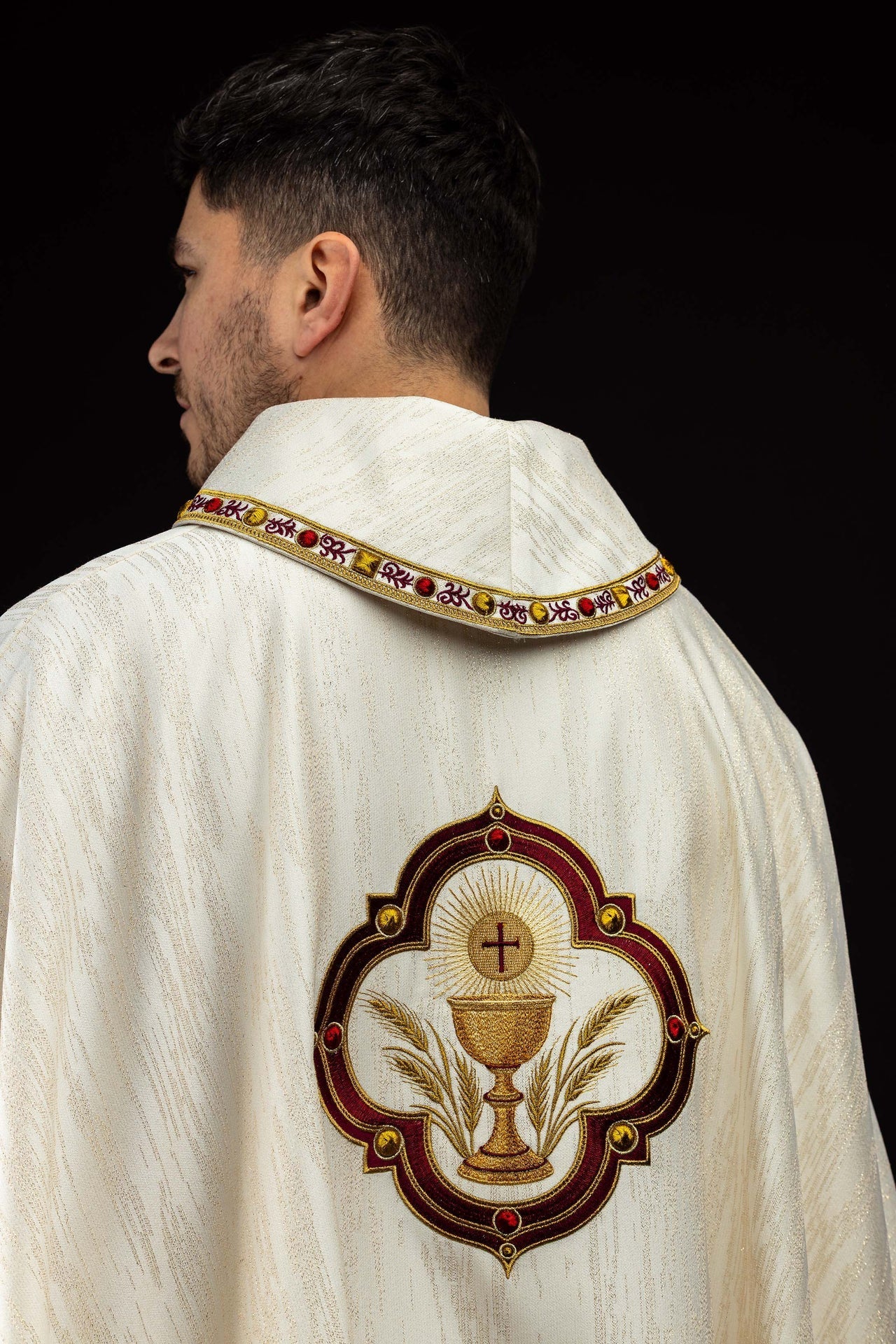Ornat haftowany z wizerunkiem Serca Pana Jezusa i Kielicha eucharystycznego - alba.pl
