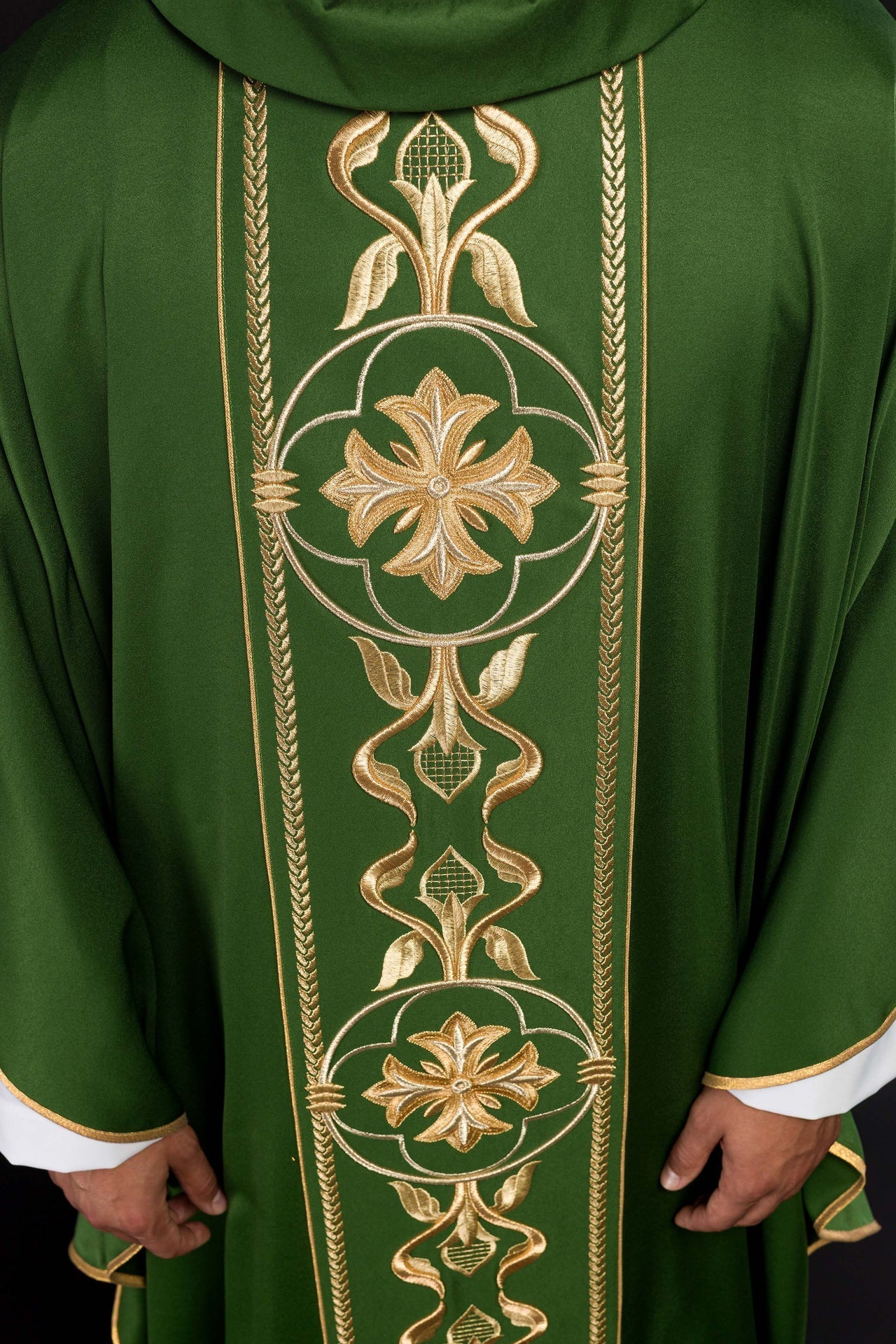 Ornat Haftowany Zielony z Rozetą Eucharystyczną Złota Nicią - alba.pl