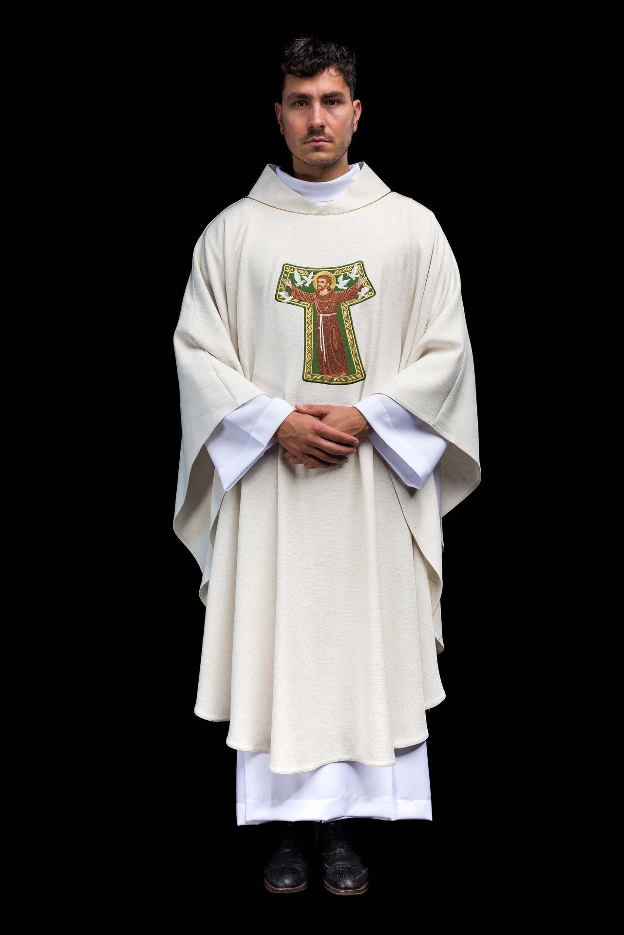 Ornat Kremowy z Haftem Świętego Franciszka - Motywy Franciszkańskie - alba.pl