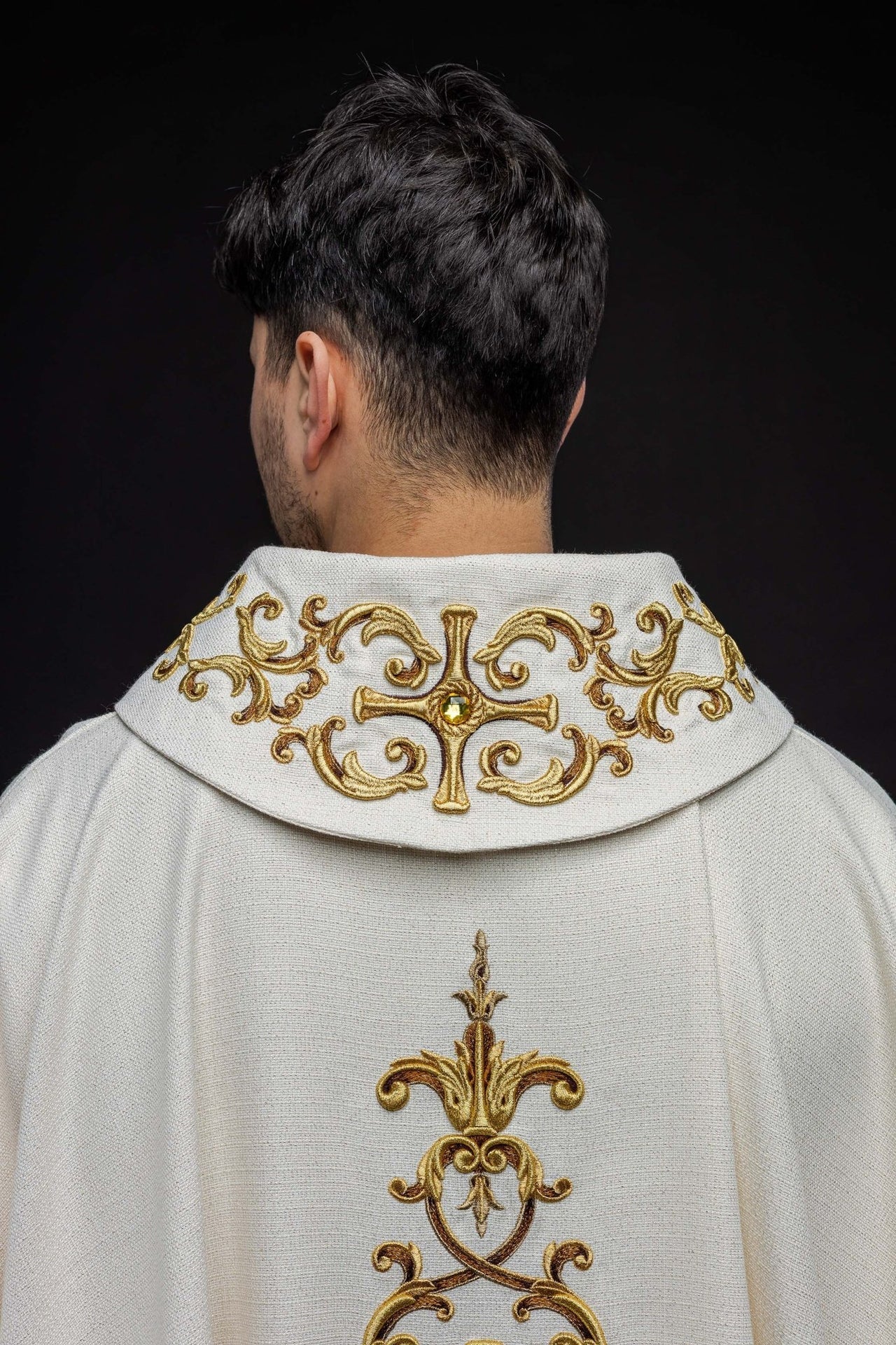 Ornat Liturgiczny Bogato Haftowany Zdobiony Kamieniami - Alba.pl - alba.pl