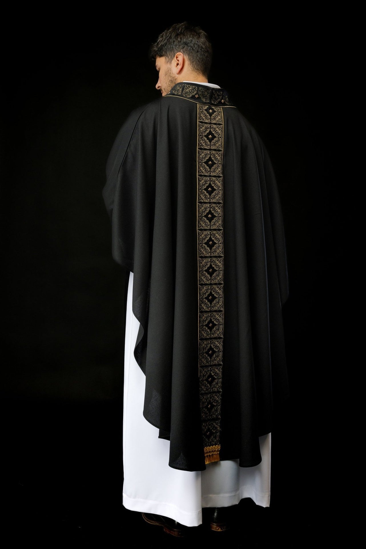 Ornat Liturgiczny Czarny z Haftowanym Pasem i Stułą - alba.pl