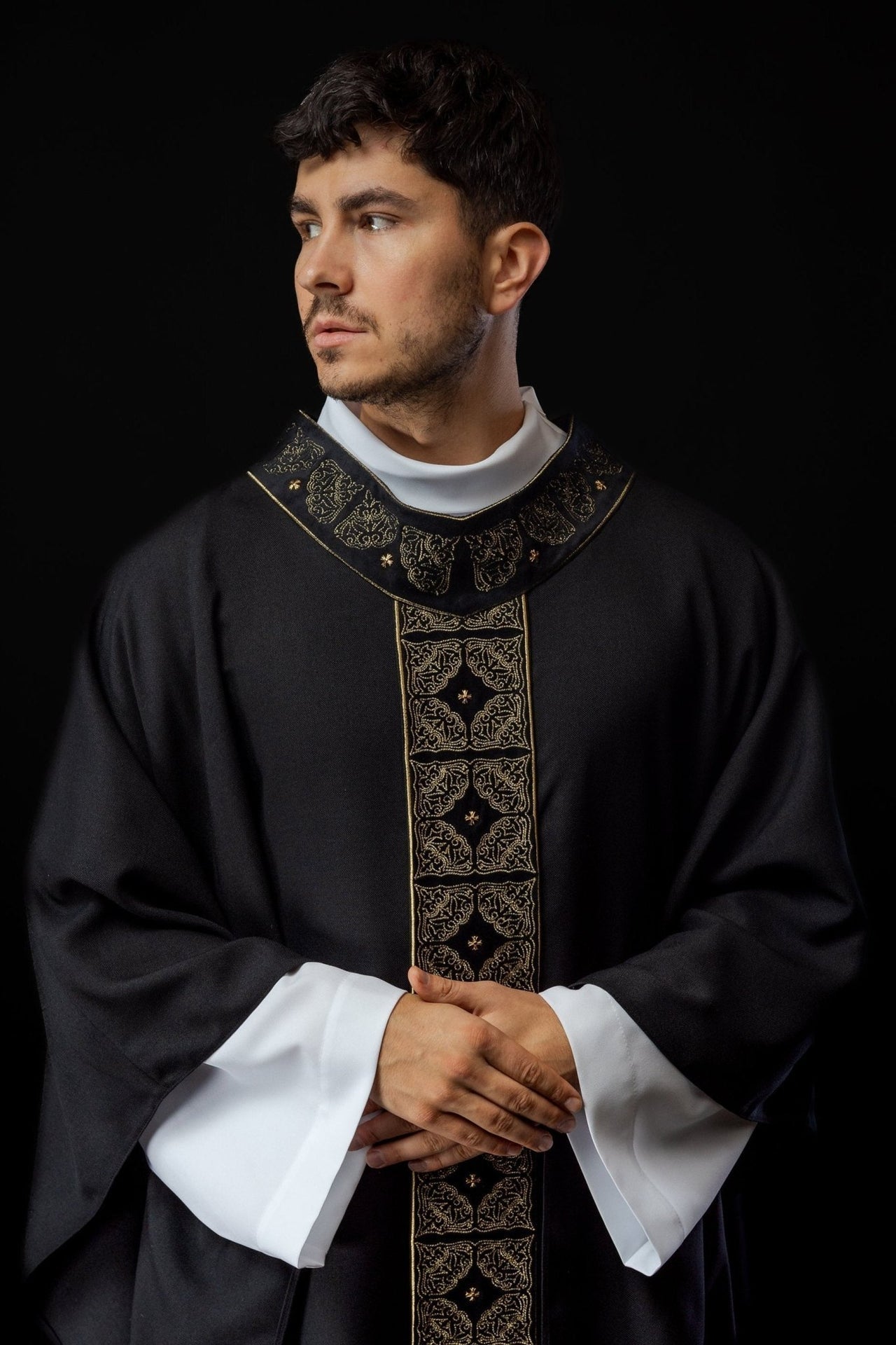 Ornat Liturgiczny Czarny z Haftowanym Pasem i Stułą - alba.pl