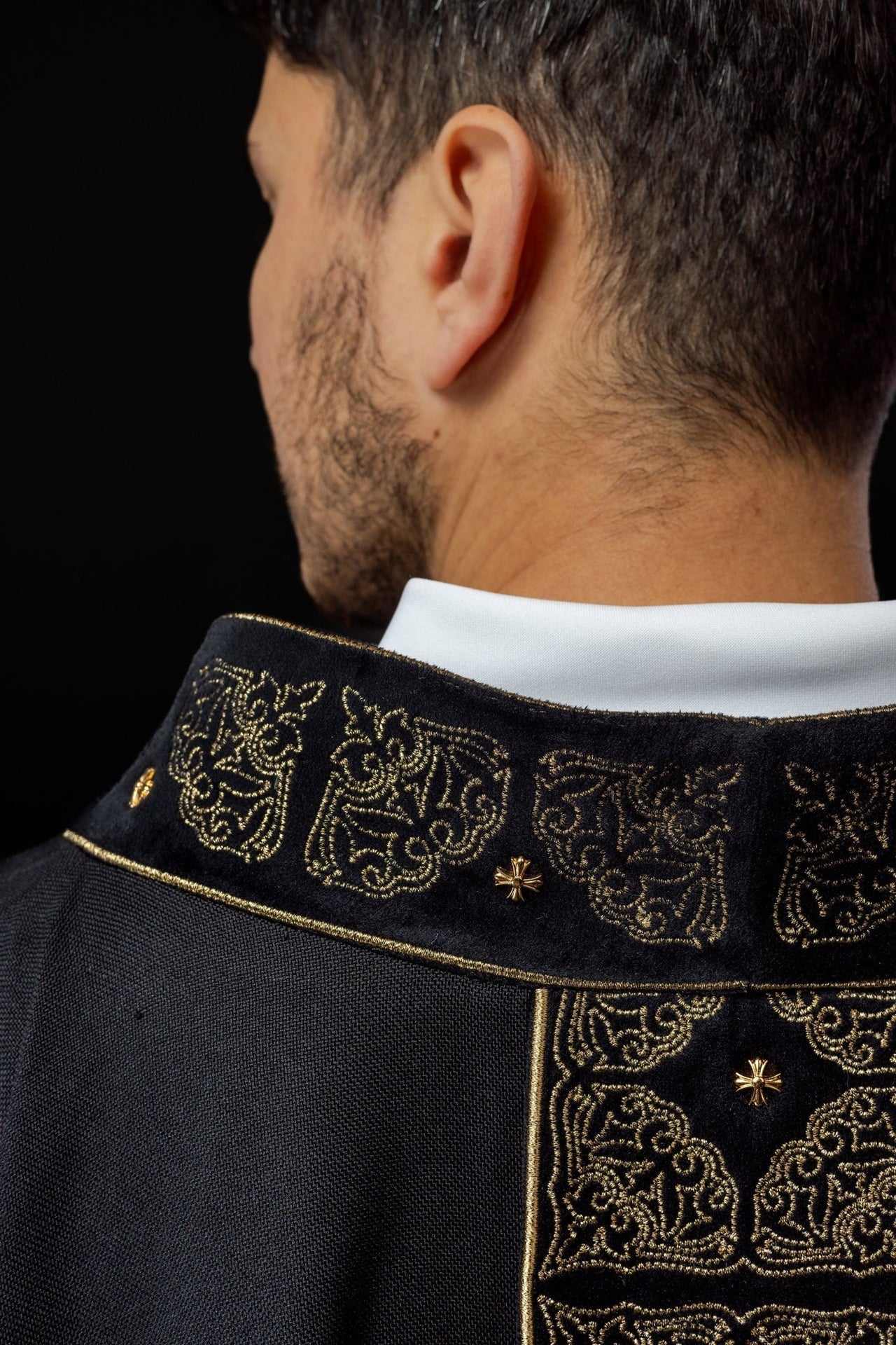 Ornat Liturgiczny Czarny z Haftowanym Pasem i Stułą - alba.pl
