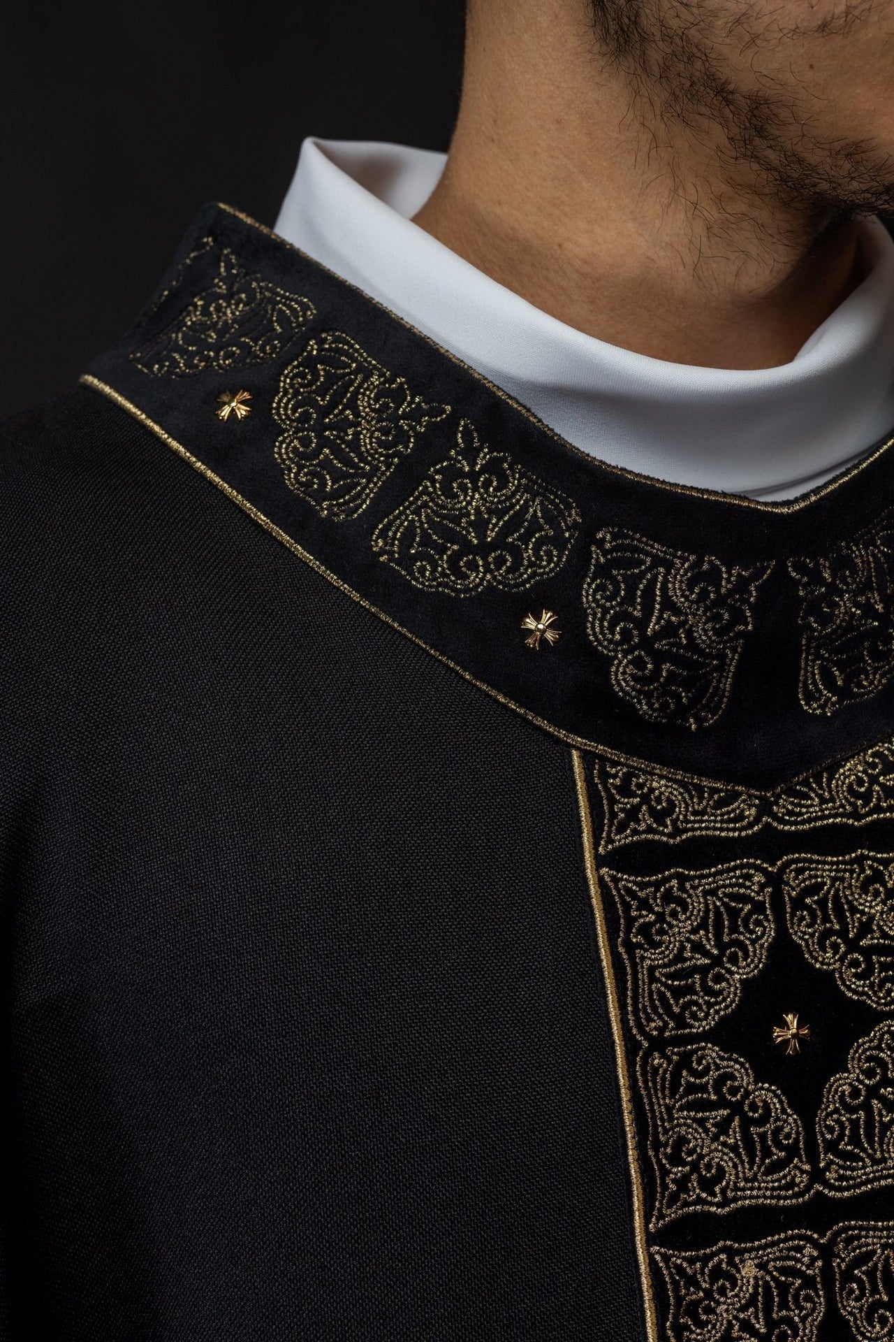 Ornat Liturgiczny Czarny z Haftowanym Pasem i Stułą - alba.pl