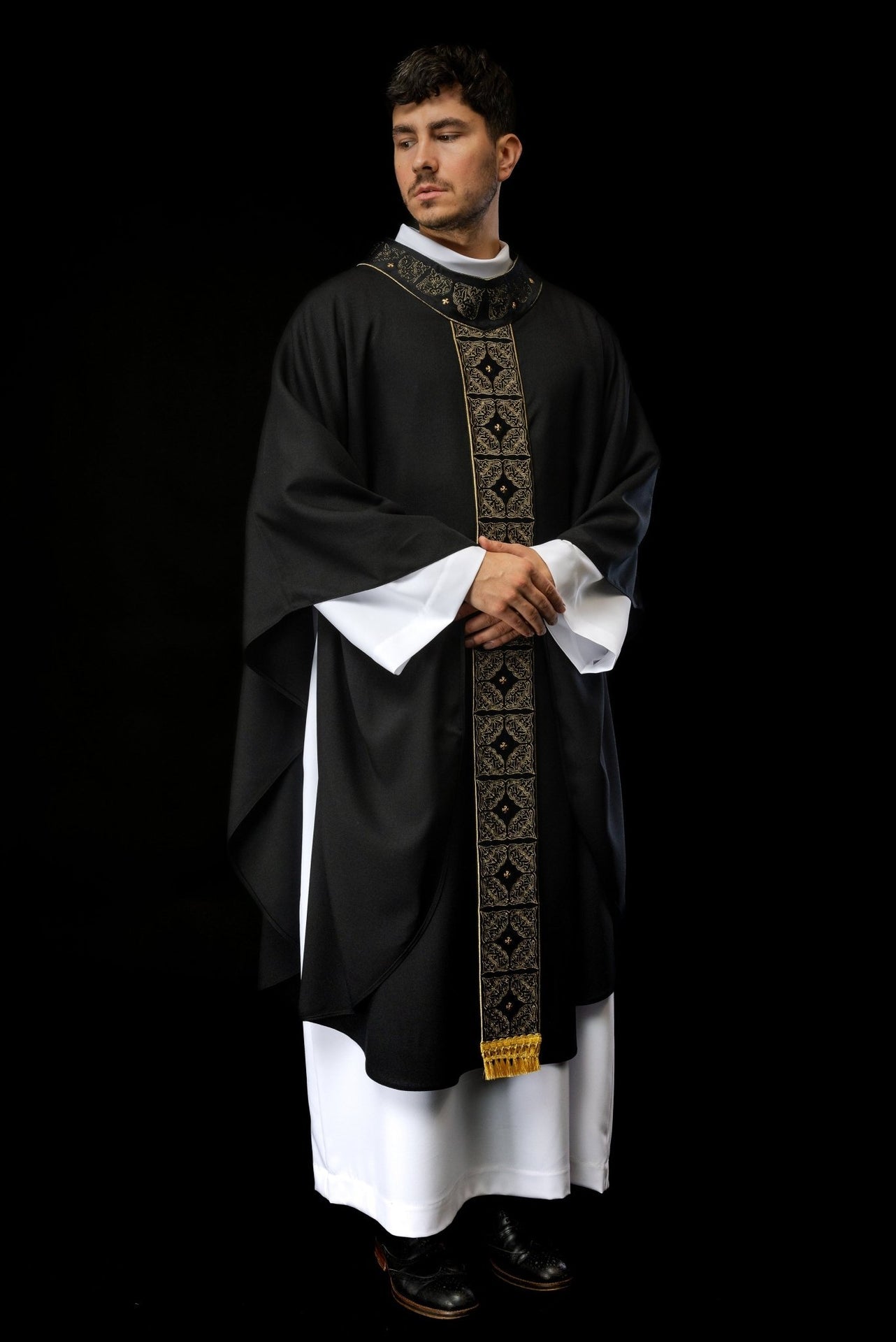 Ornat Liturgiczny Czarny z Haftowanym Pasem i Stułą - alba.pl