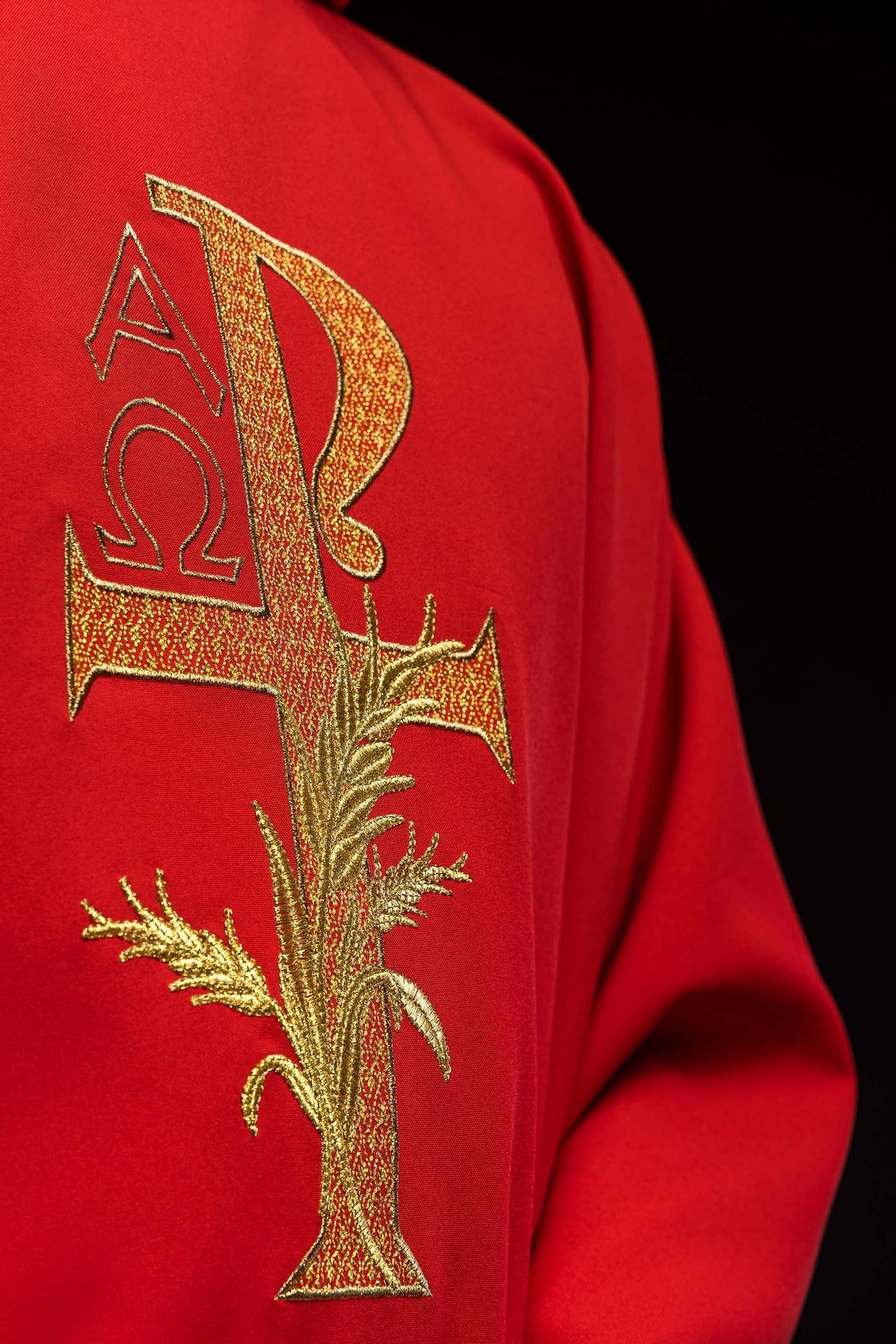 Ornat Liturgiczny Czerwony Alfa i Omega Szeroki Kołnierz - alba.pl