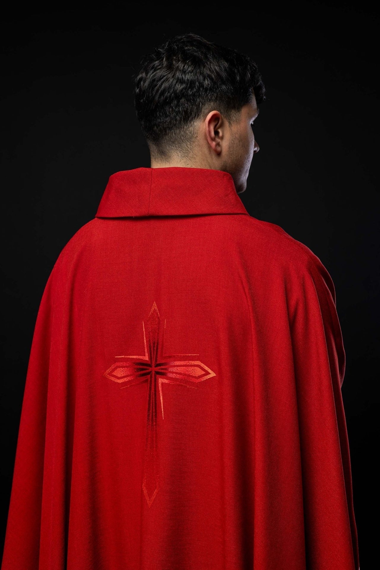 Ornat Liturgiczny Czerwony Haftowany Krzyżem - Alba Tradycja - alba.pl