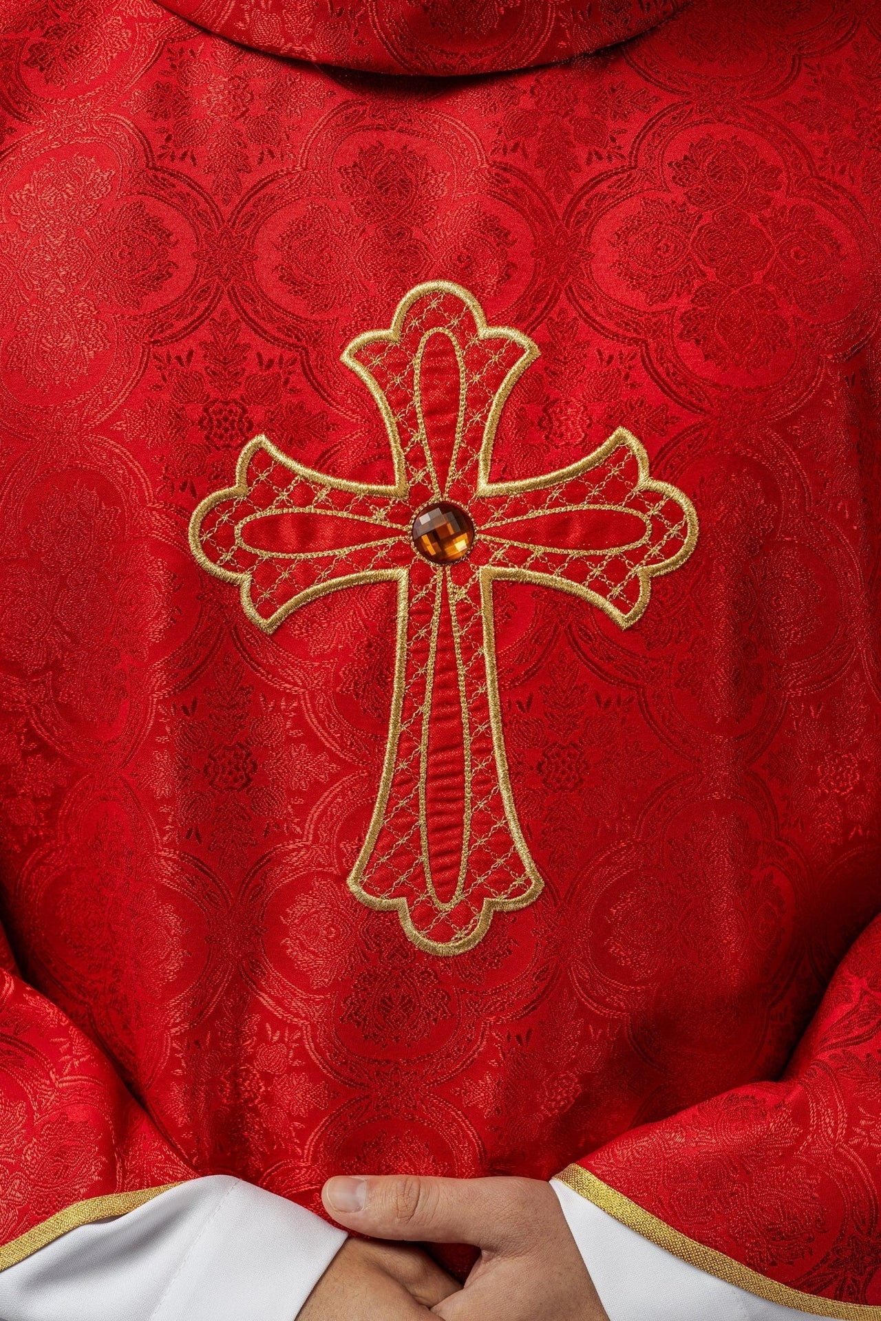 Ornat Liturgiczny Czerwony Haftowany Krzyżem - Elegancki Symbol Wiary - alba.pl